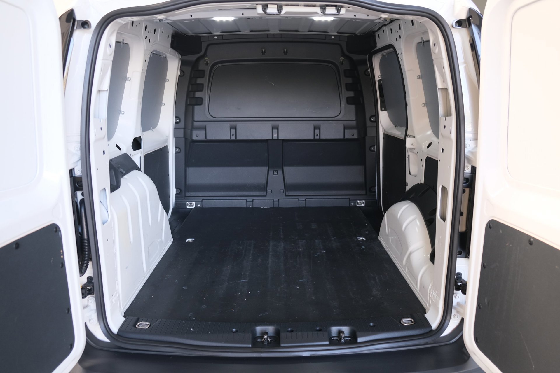 Volkswagen Caddy Cargo 2.0 TDI Comfort (2023), foto 11