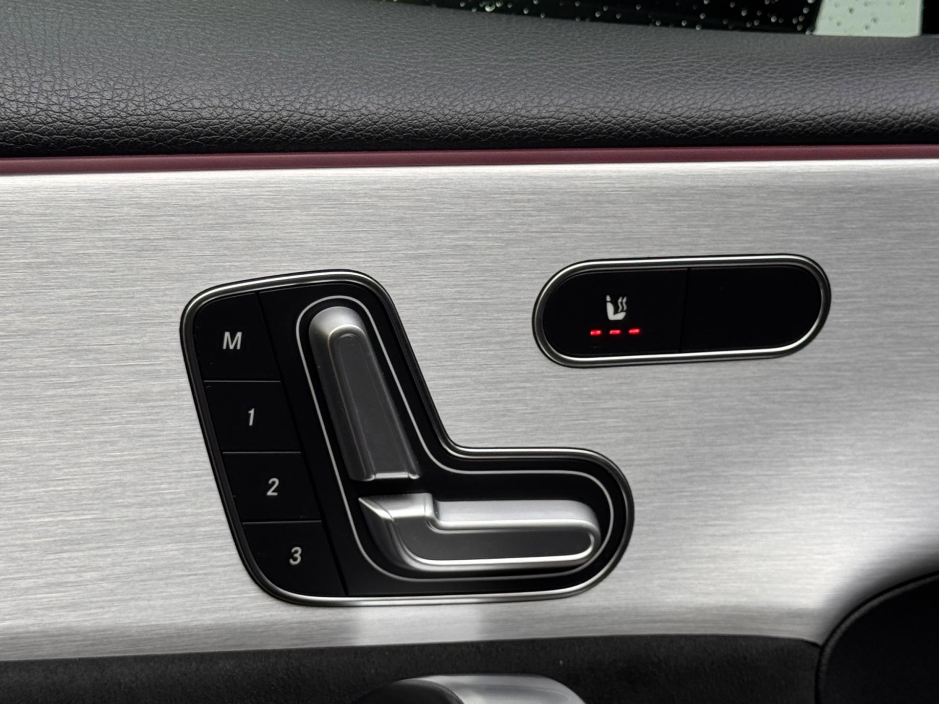 Mercedes-Benz A-klasse 250 e AMG (2020), foto 12