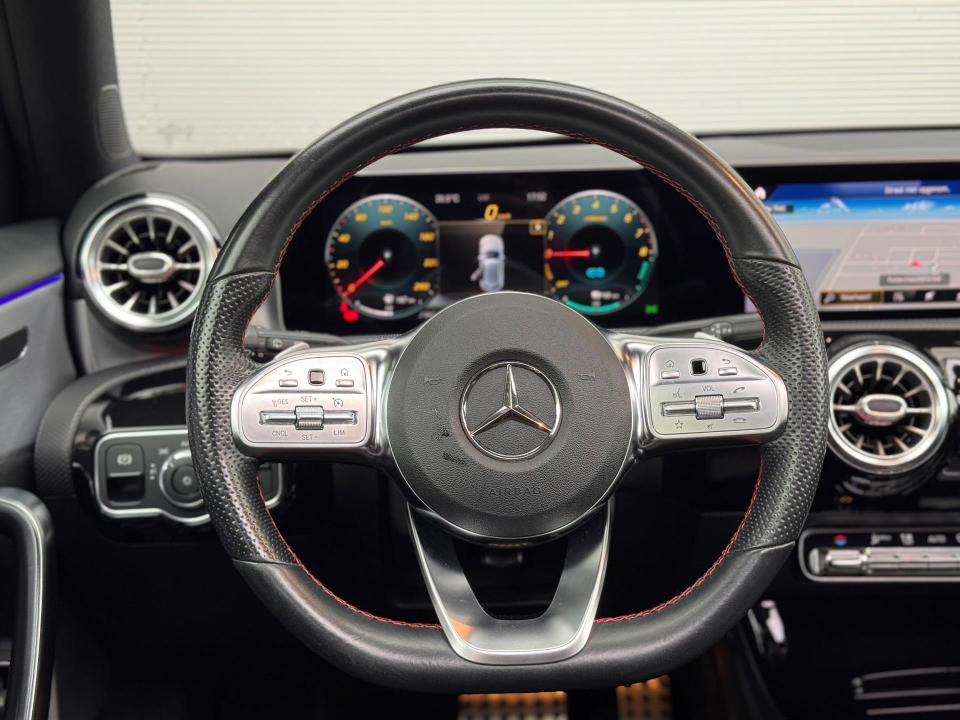 Mercedes-Benz A-klasse 250 e AMG (2020), foto 14