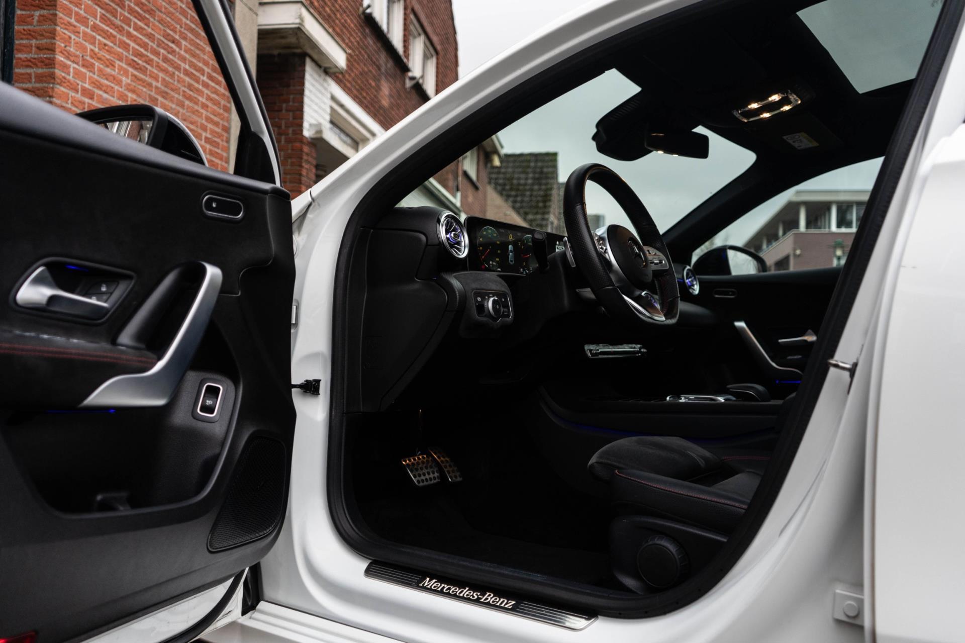 Mercedes-Benz A-klasse 200 AMG Line (2019), foto 16