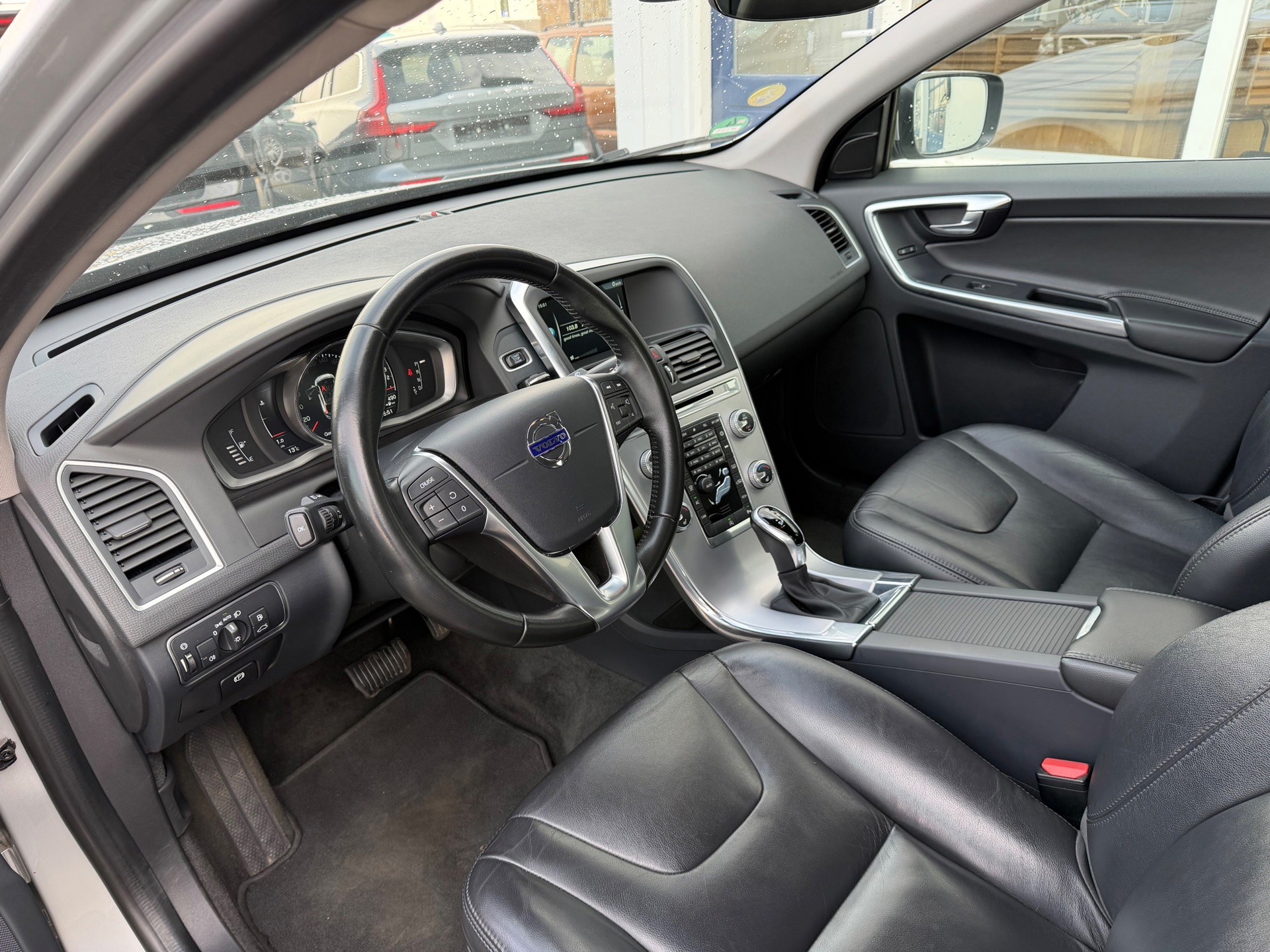 Volvo XC60 2.0 D4 FWD SUMMUM (2017), foto 11