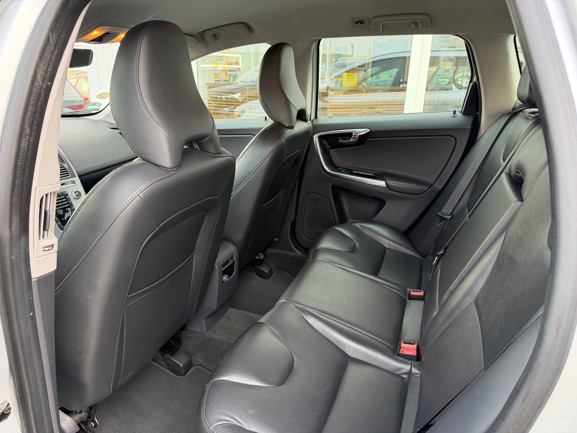 Volvo XC60 2.0 D4 FWD SUMMUM (2017), foto 13