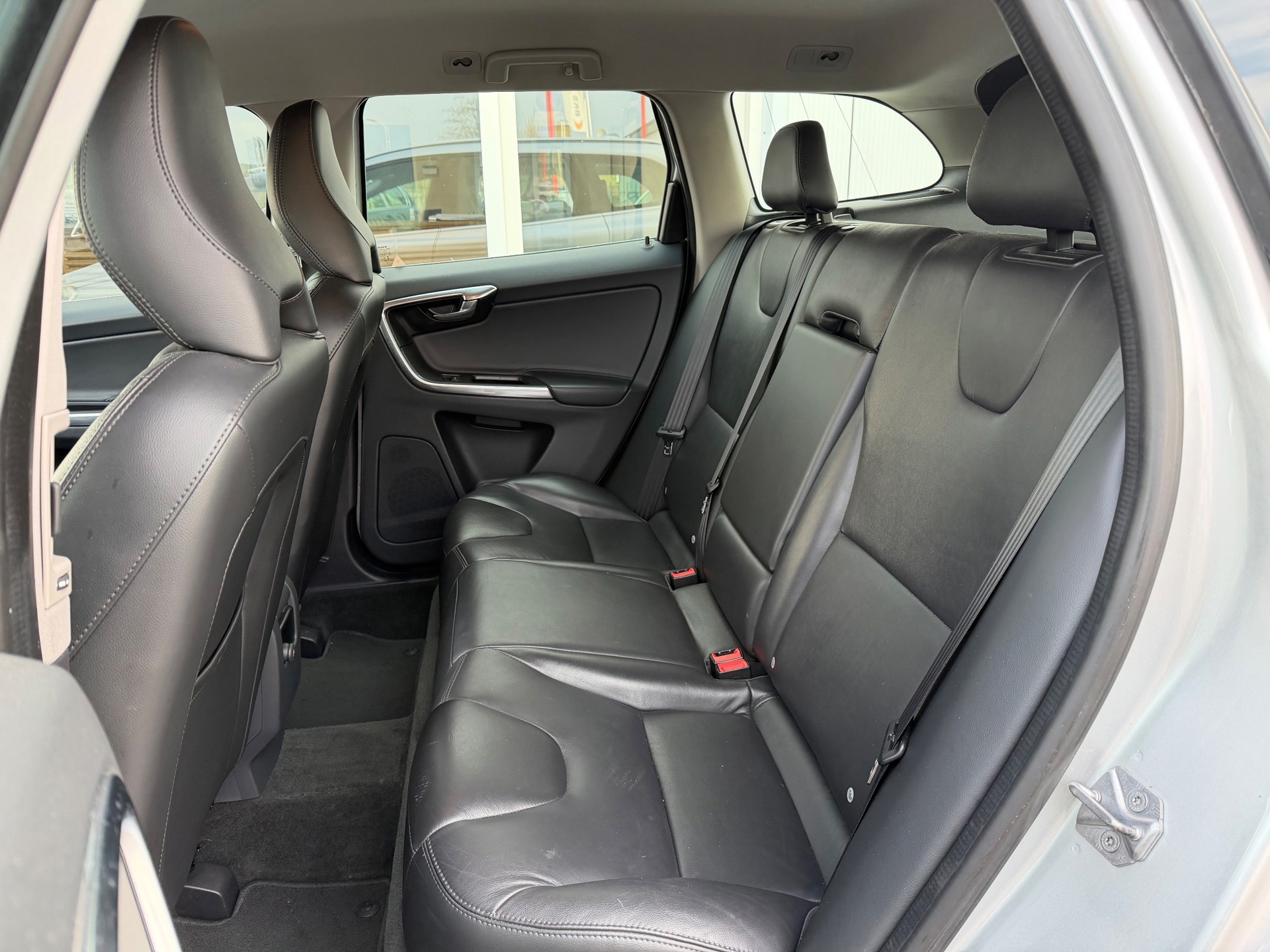 Volvo XC60 2.0 D4 FWD SUMMUM (2017), foto 14