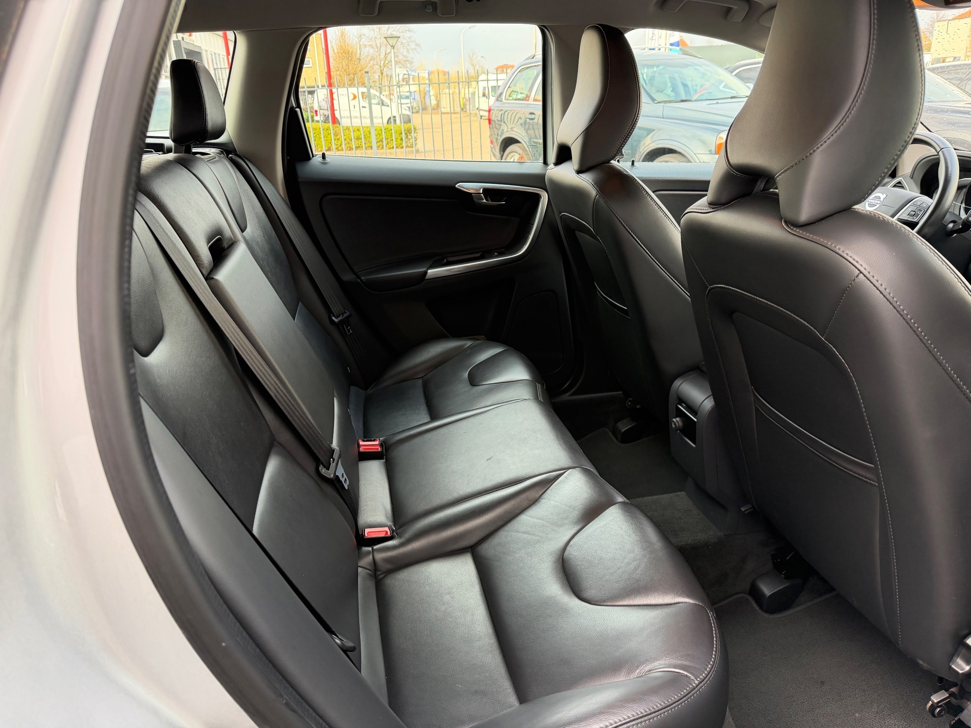 Volvo XC60 2.0 D4 FWD SUMMUM (2017), foto 15