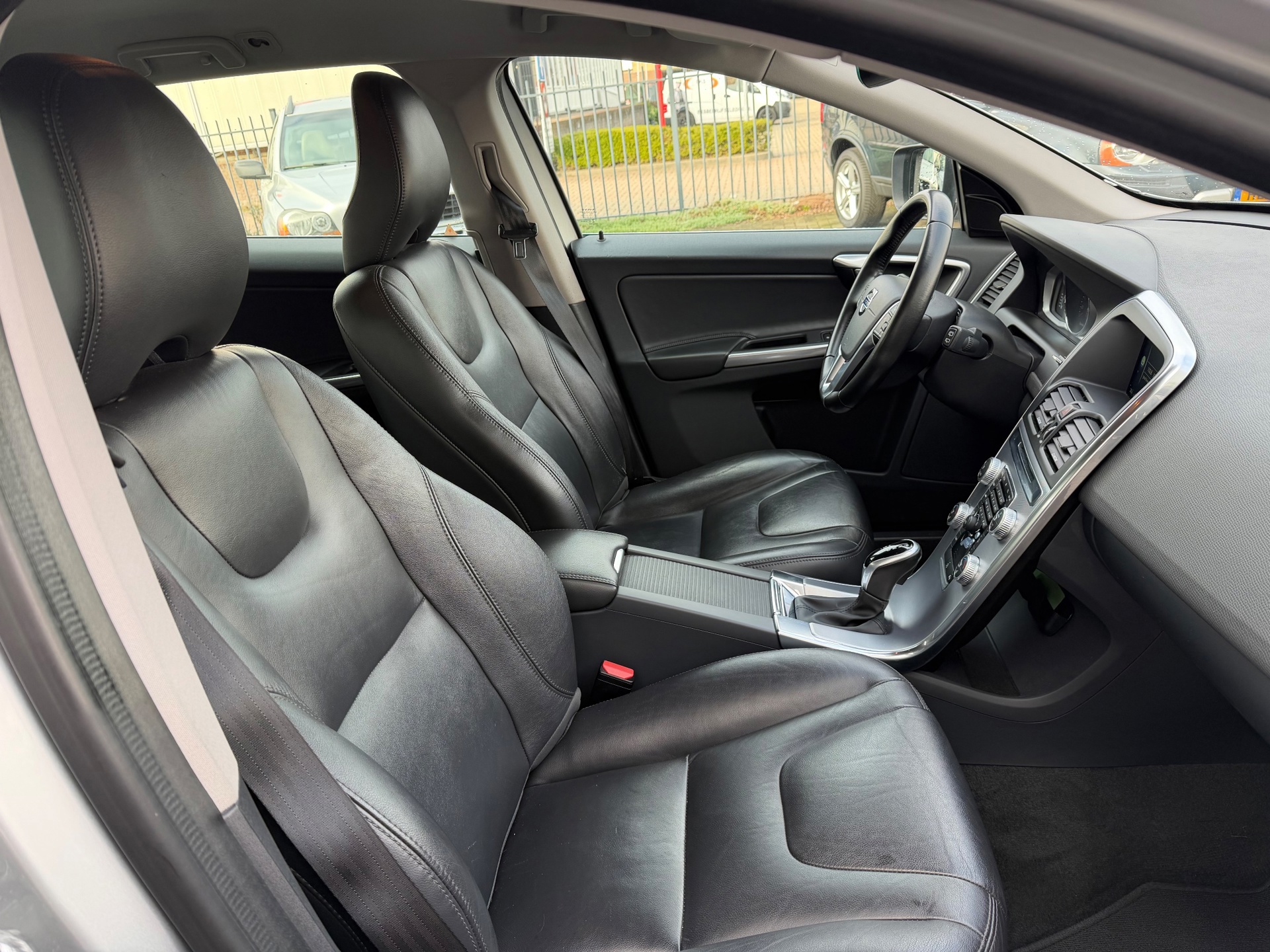 Volvo XC60 2.0 D4 FWD SUMMUM (2017), foto 19