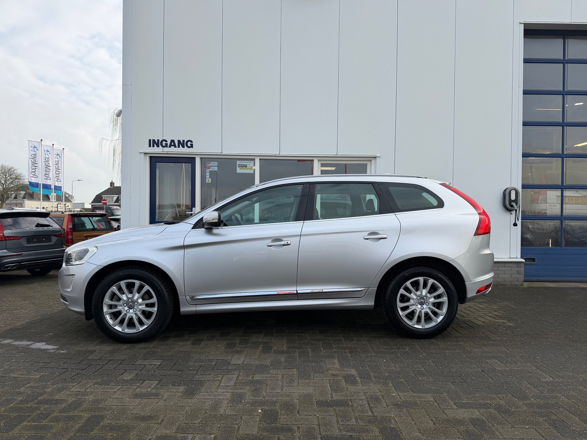 Volvo XC60 2.0 D4 FWD SUMMUM (2017), foto 7