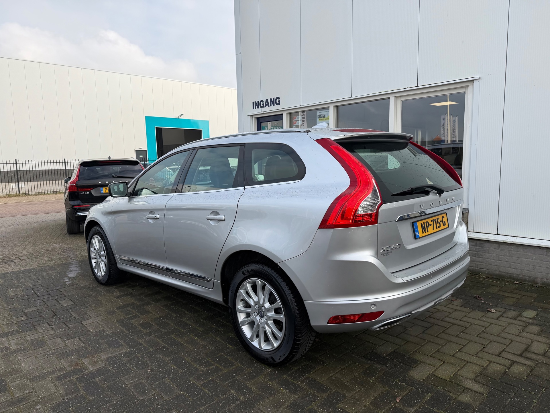 Volvo XC60 2.0 D4 FWD SUMMUM (2017), foto 8