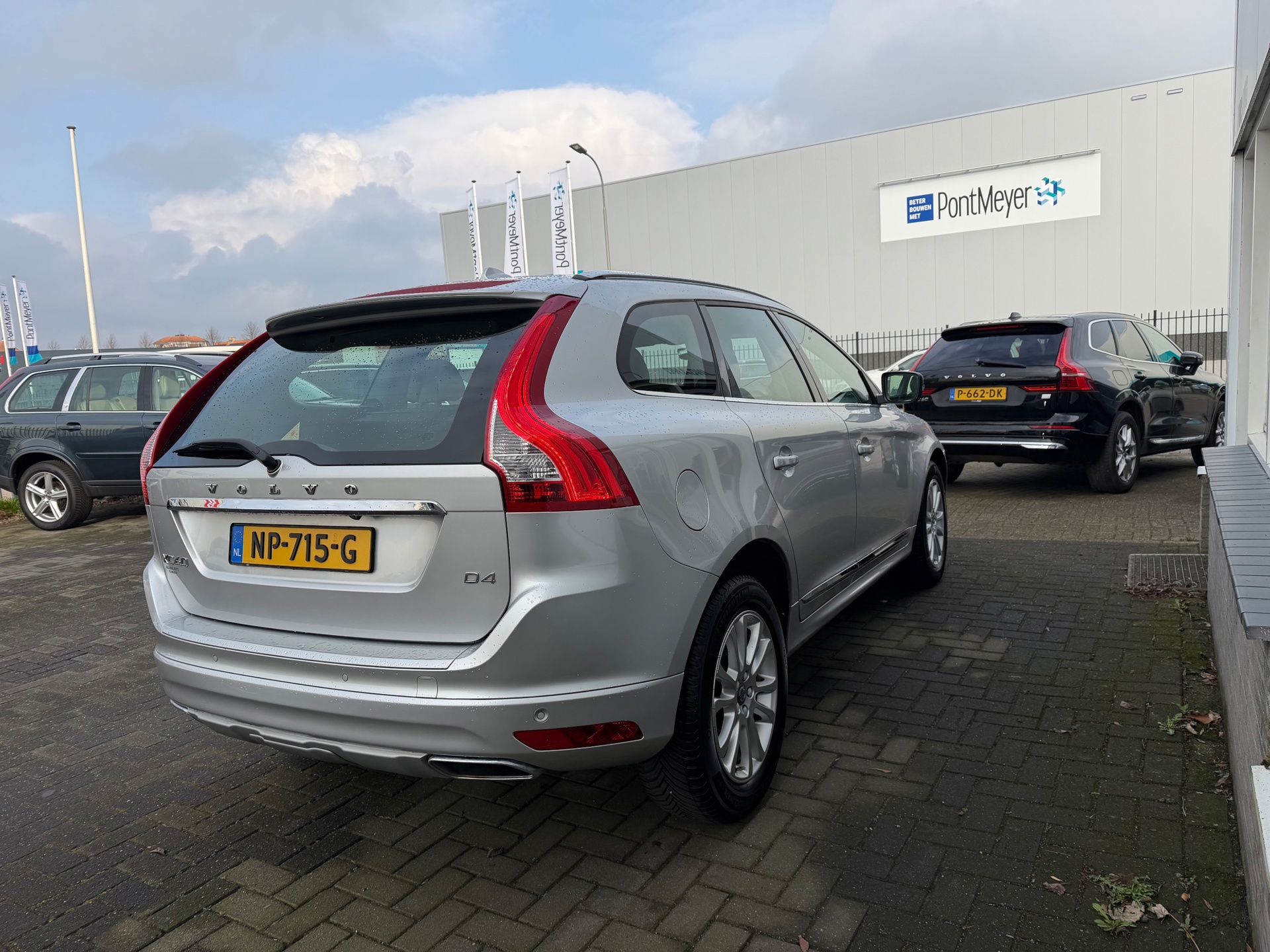 Volvo XC60 2.0 D4 FWD SUMMUM (2017), foto 10