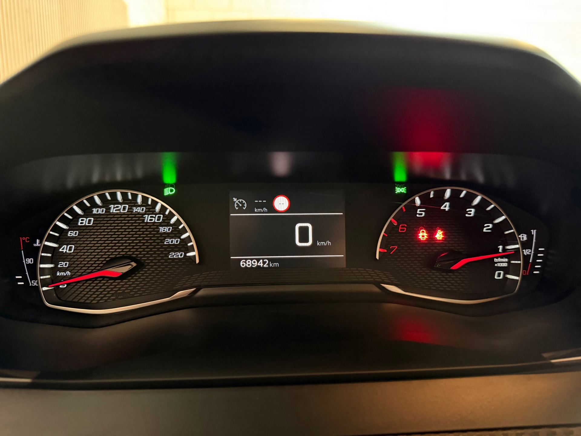 Peugeot 2008 1.2 PureTech Active Pack (2023), foto 13