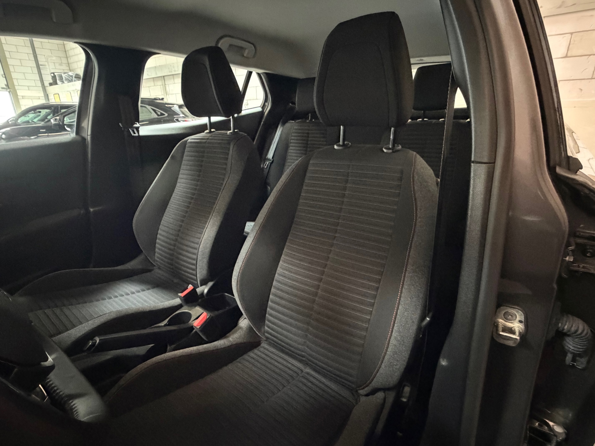 Peugeot 2008 1.2 PureTech Active Pack (2023), foto 36