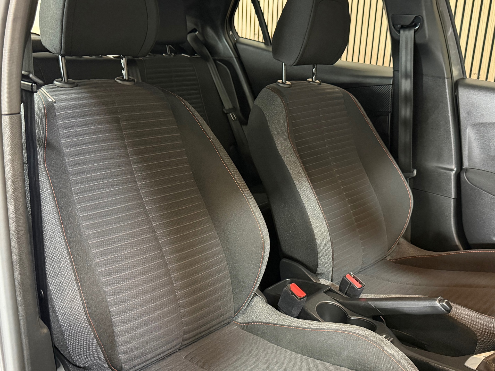 Peugeot 2008 1.2 PureTech Active Pack (2023), foto 37