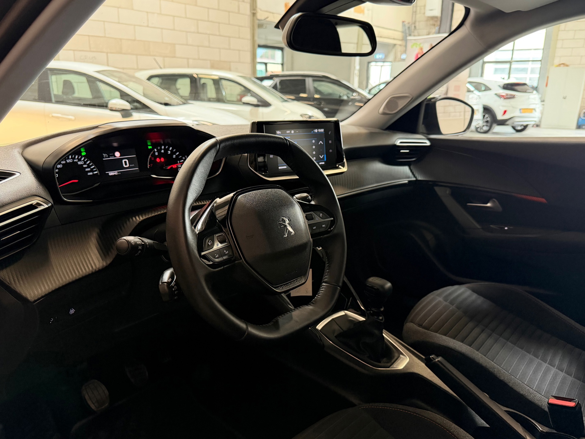 Peugeot 2008 1.2 PureTech Active Pack (2023), foto 9