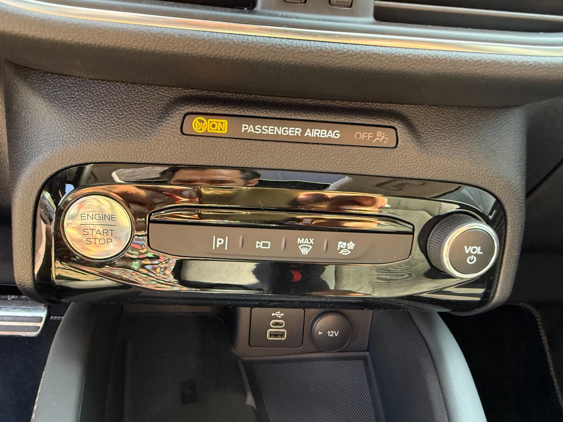 Ford Kuga 2.5 PHEV Active X (2025), foto 19