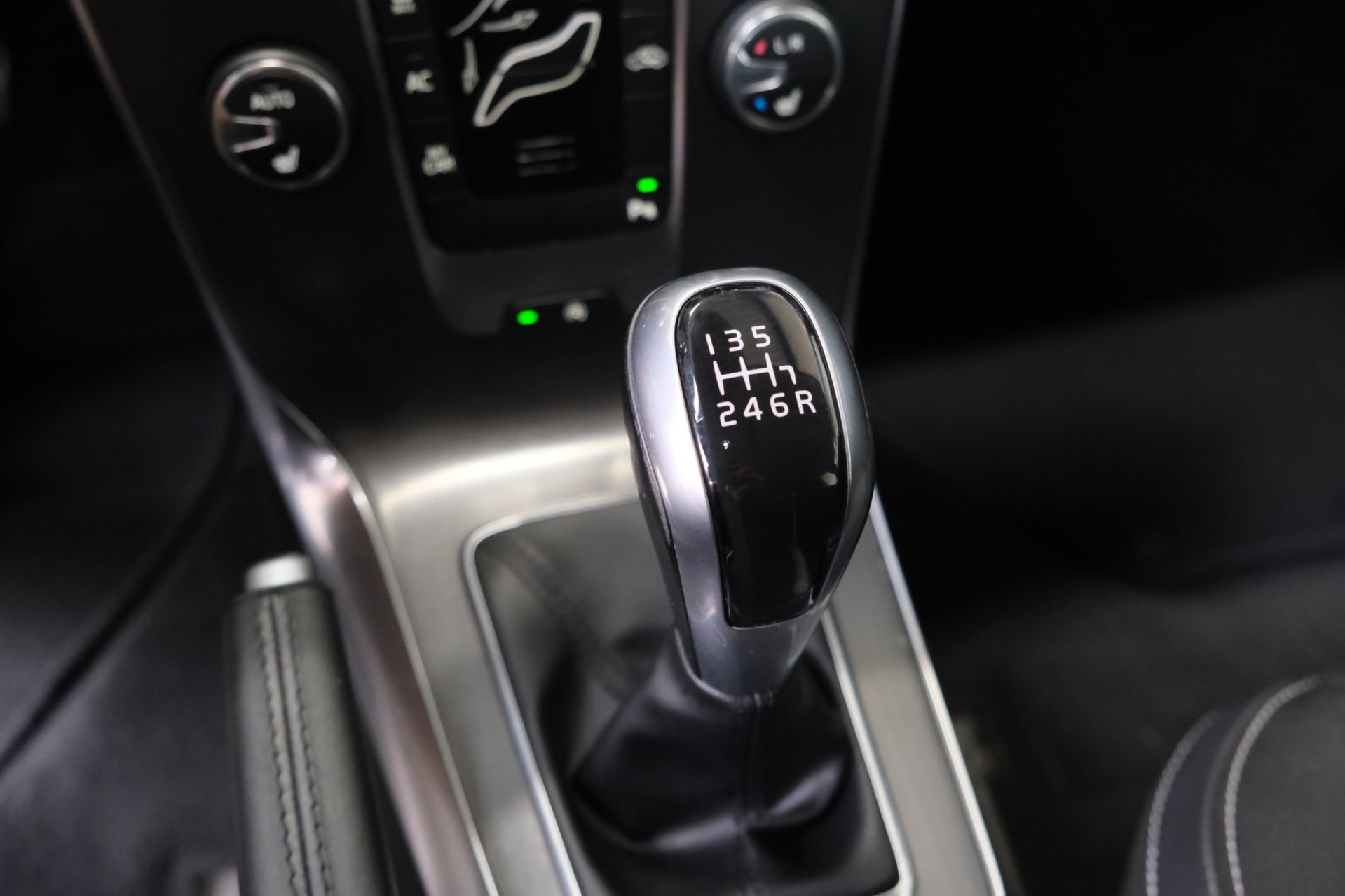 Volvo V40 2.0 T3 Nordic (2016), foto 28