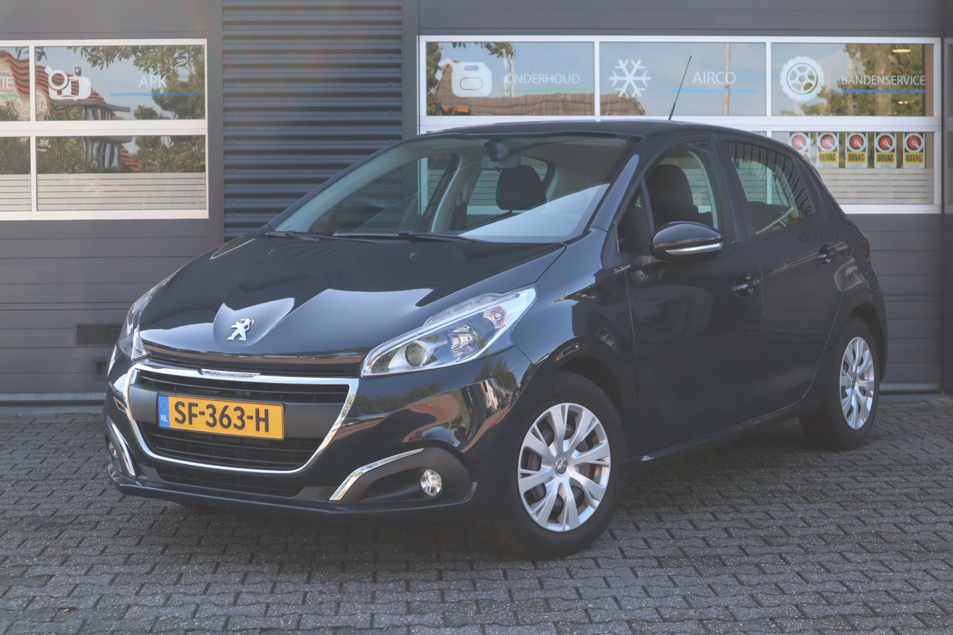 Peugeot 208 1.2 PureTech Blue Lease (2018), foto 1