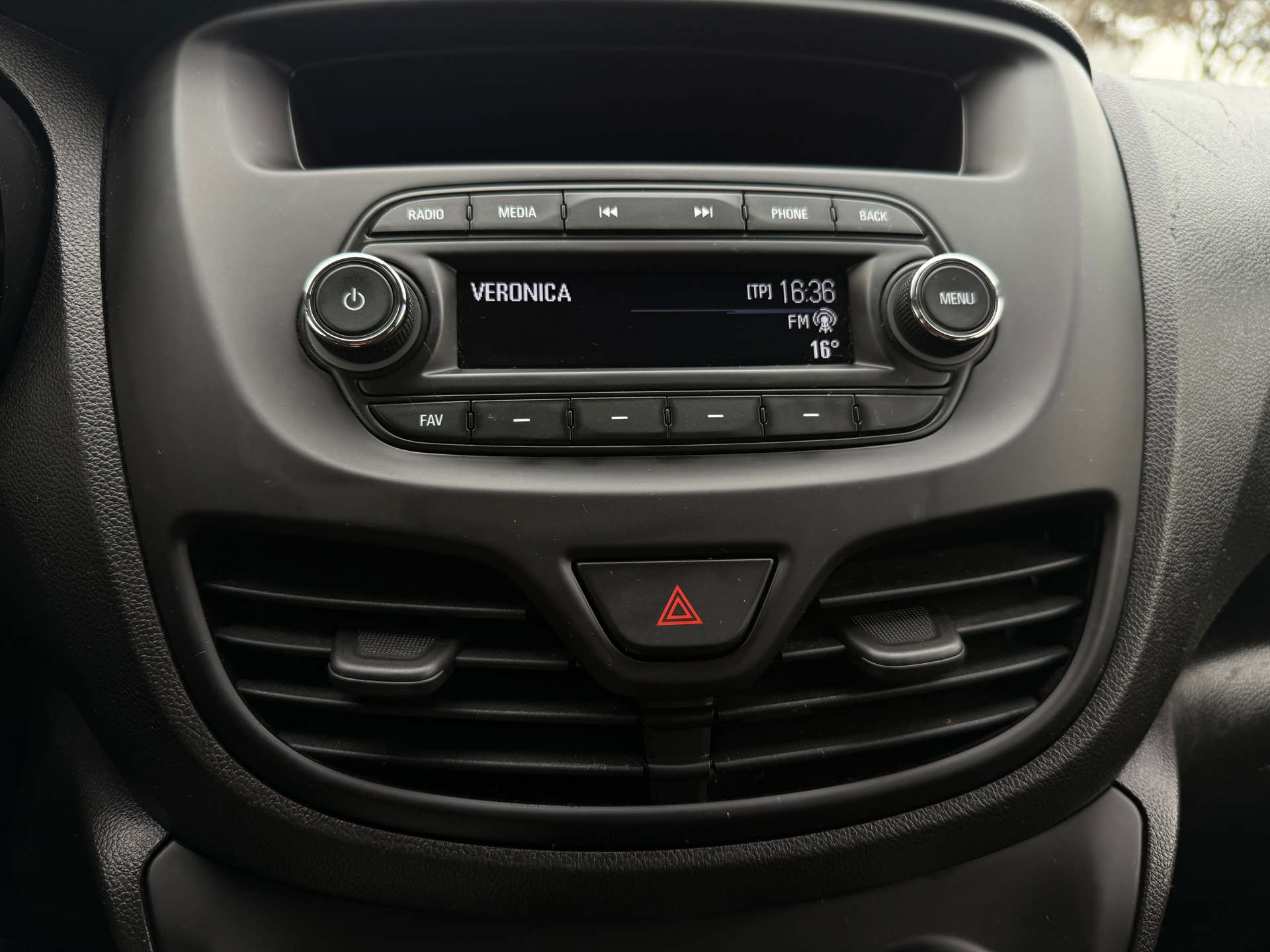 Opel Karl 1.0 ecoFLEX 120 Jaar Edition (2019), foto 16
