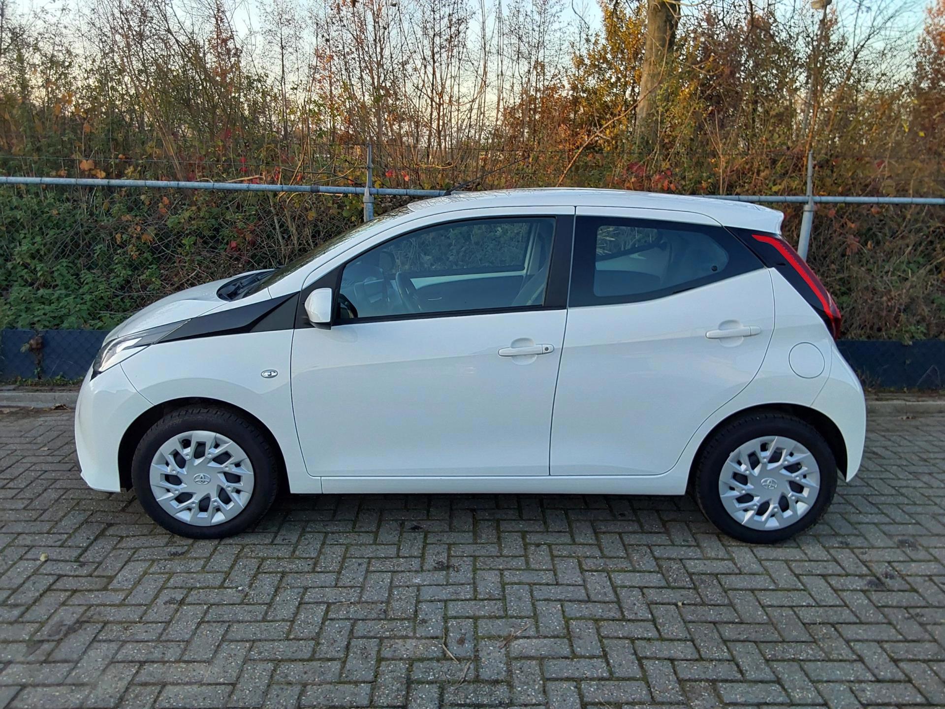 Toyota Aygo 1.0 VVT-i x-play (2021), foto 3