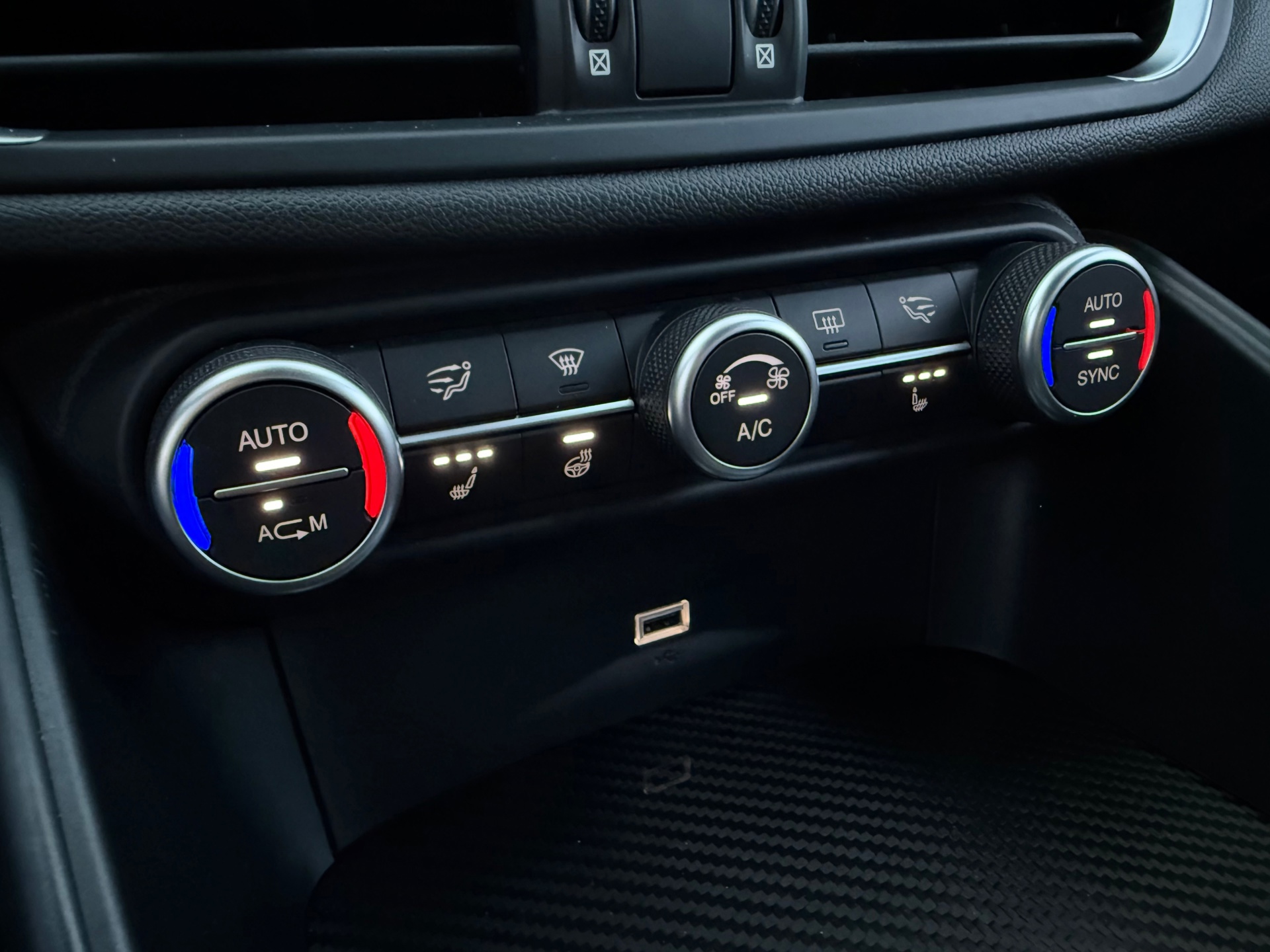 Alfa Romeo Giulia 2.9 V6 Quadrifoglio (2018), foto 11