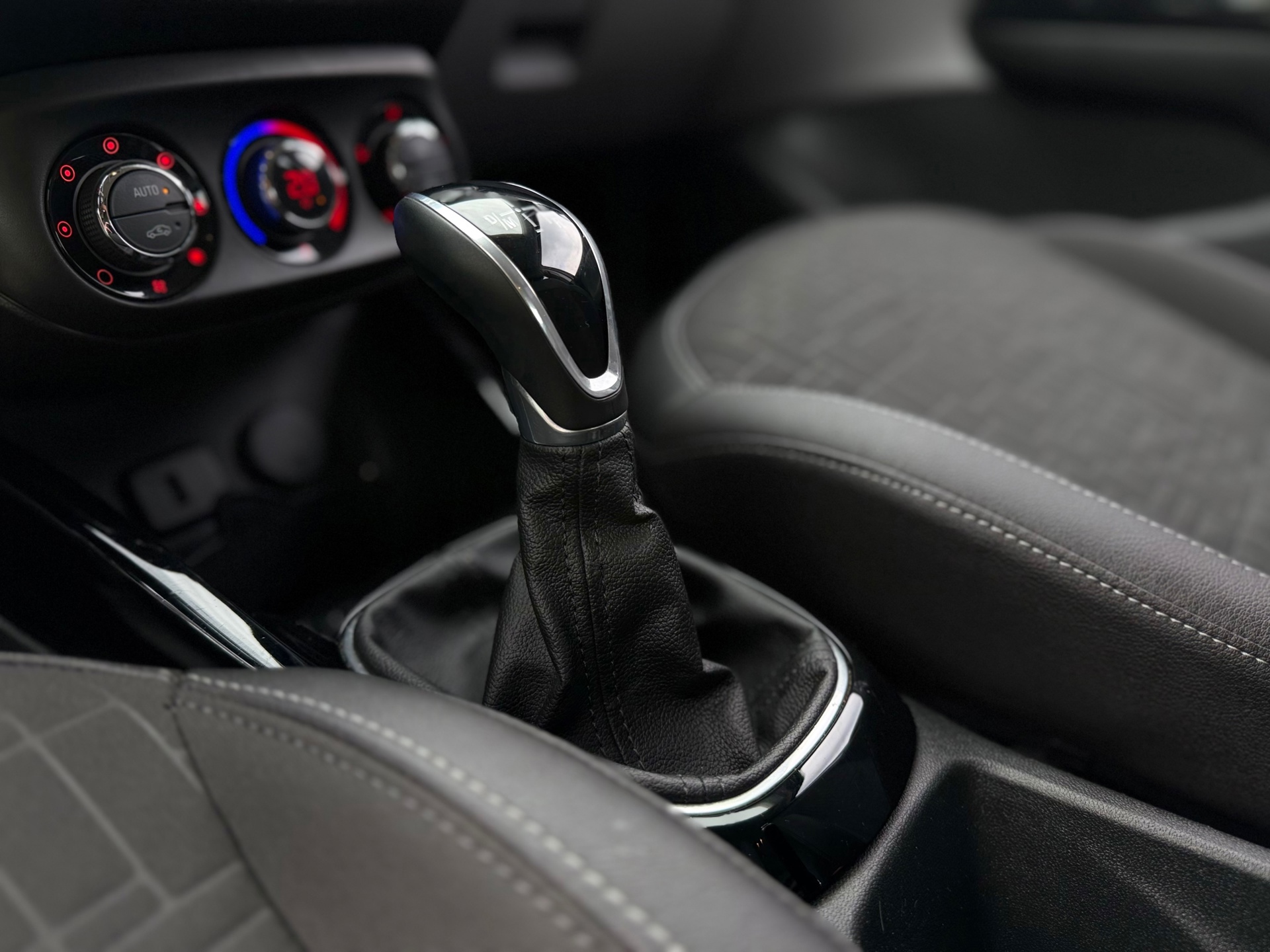 Opel Corsa 1.4 Innovation (2016), foto 7