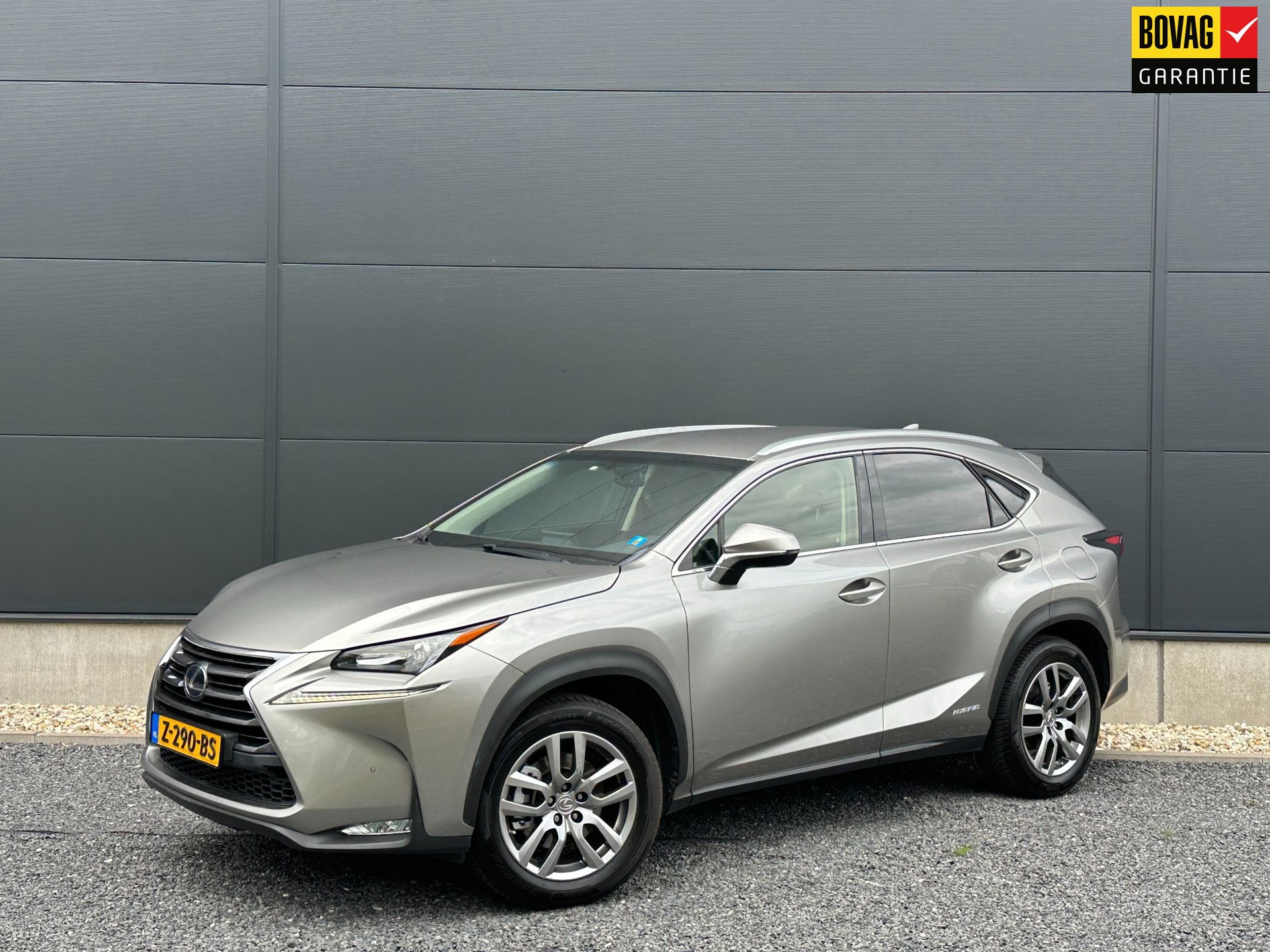Lexus NX 300h AWD Luxury Line (2017), foto 1
