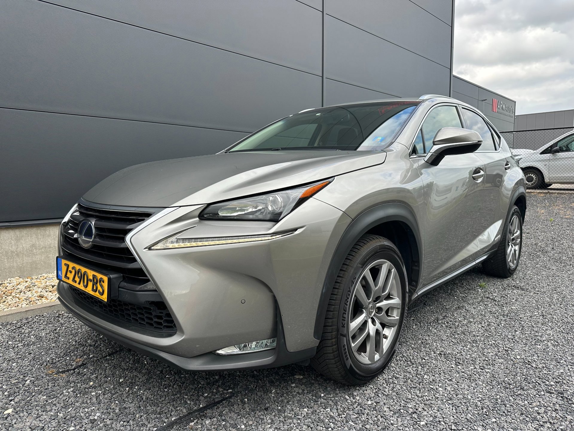 Lexus NX 300h AWD Luxury Line (2017), foto 2