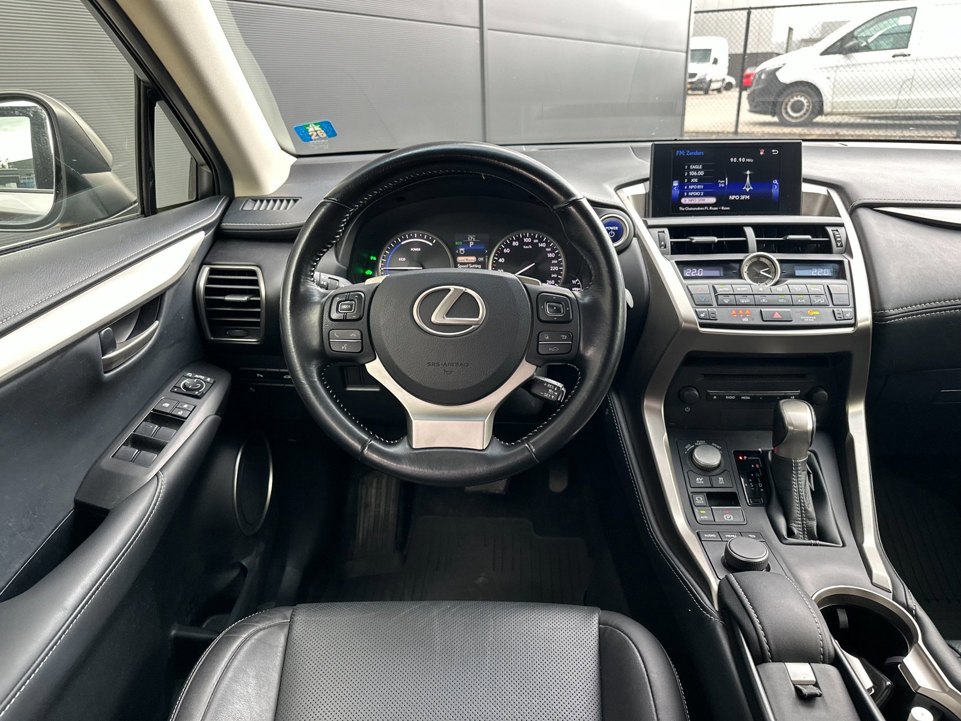 Lexus NX 300h AWD Luxury Line (2017), foto 13