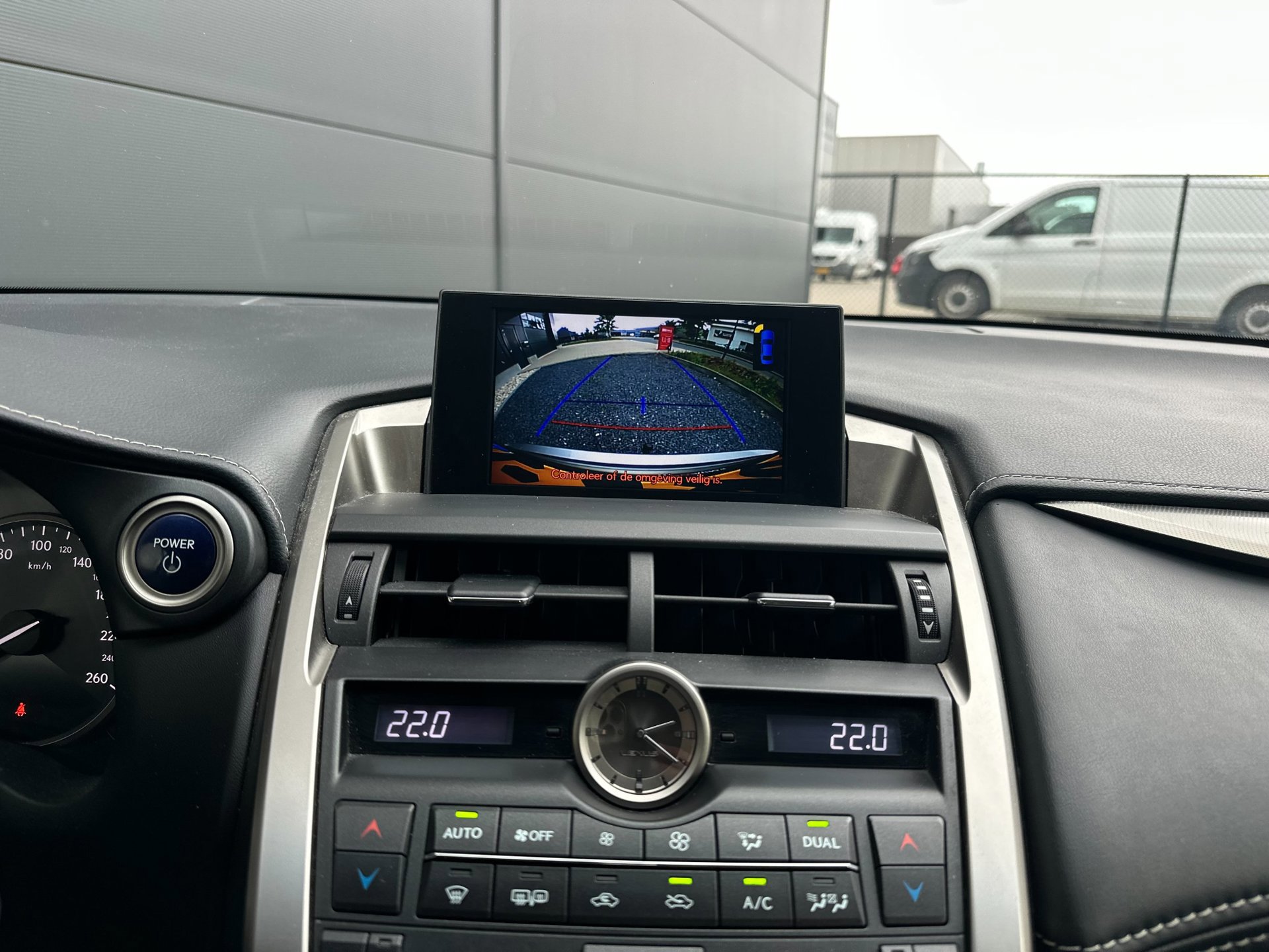 Lexus NX 300h AWD Luxury Line (2017), foto 22