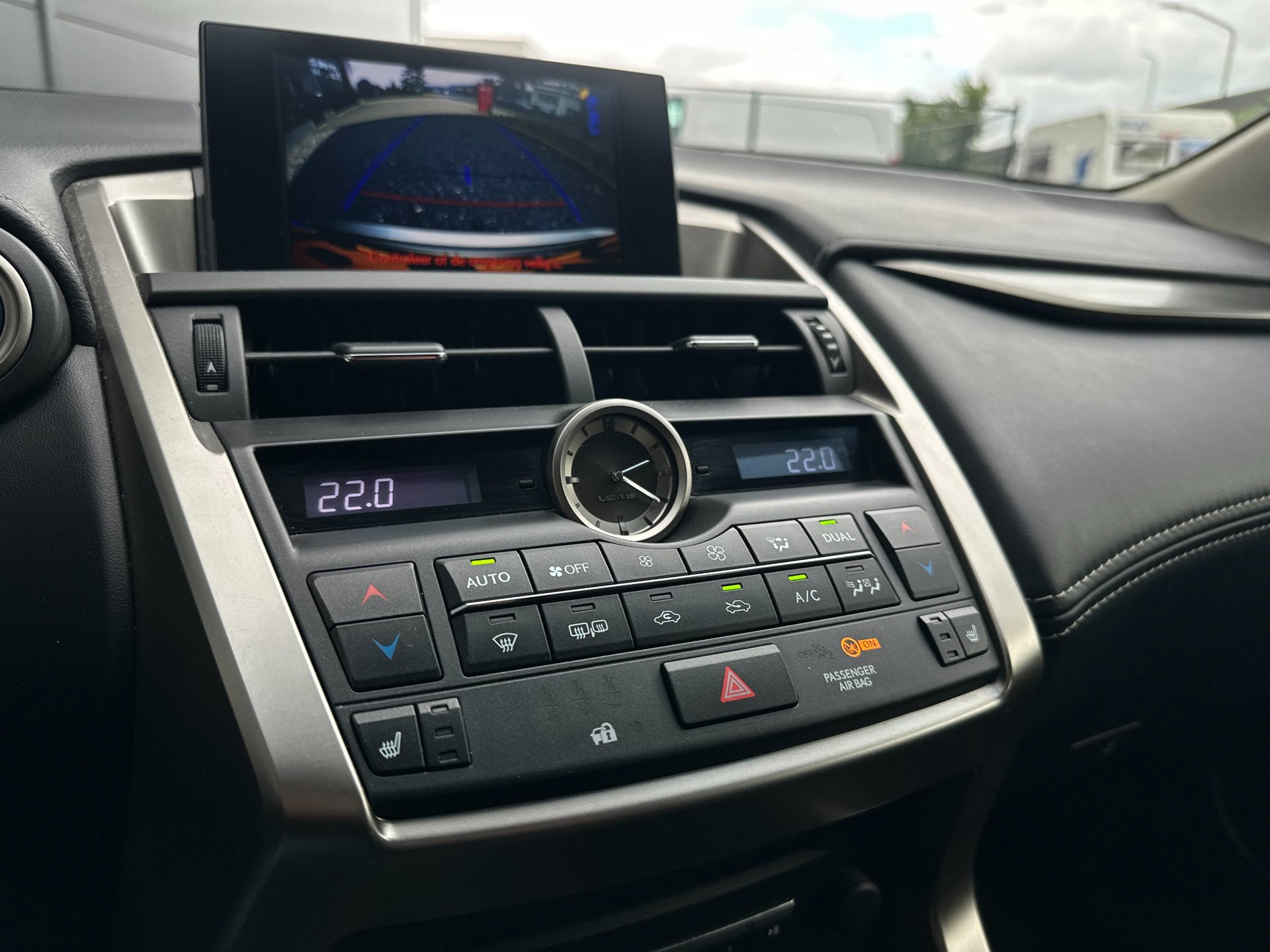 Lexus NX 300h AWD Luxury Line (2017), foto 23