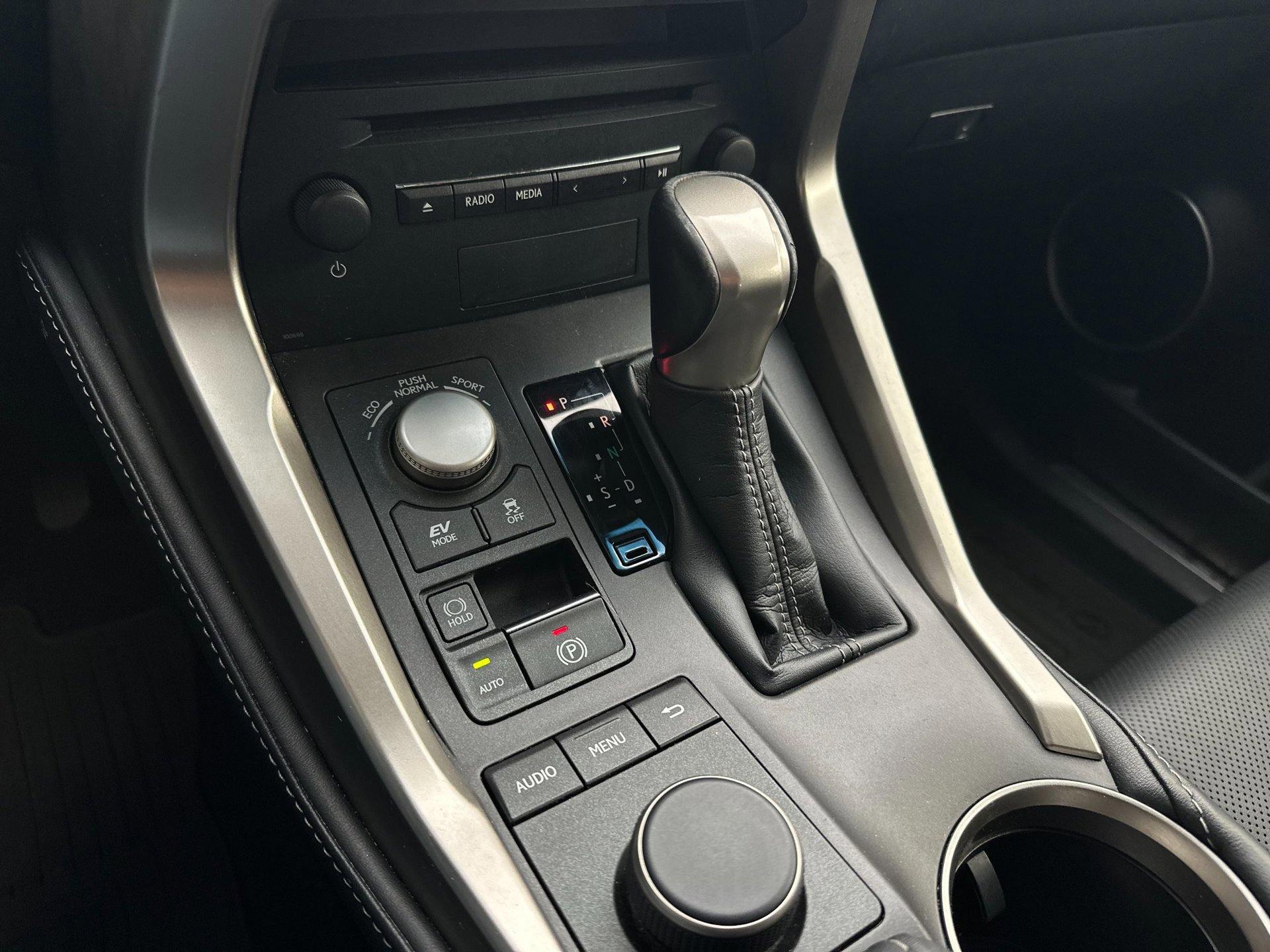 Lexus NX 300h AWD Luxury Line (2017), foto 24