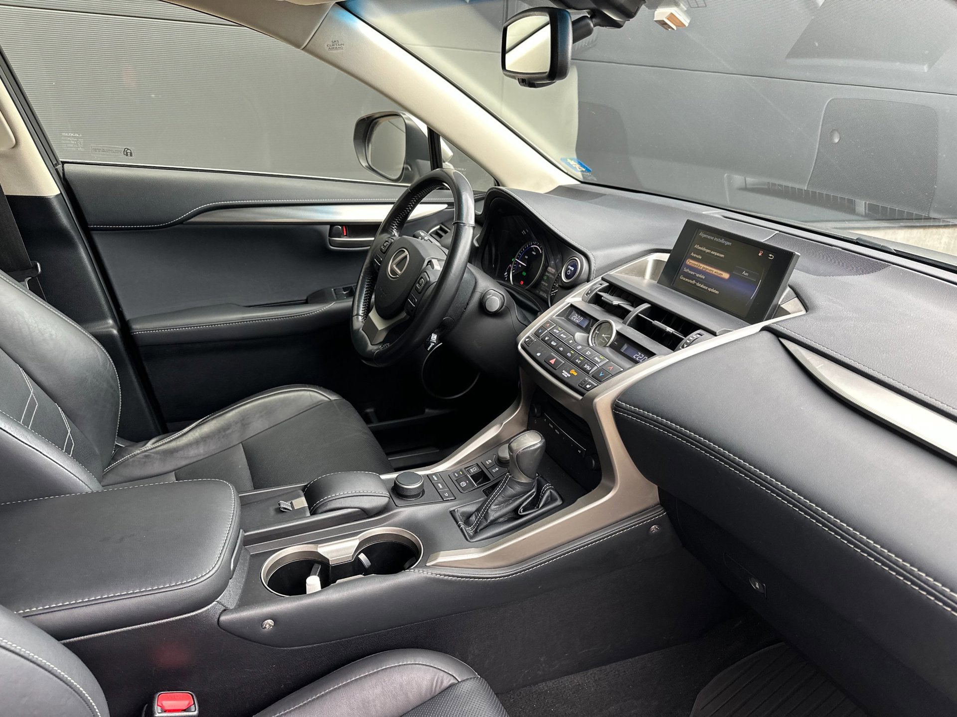Lexus NX 300h AWD Luxury Line (2017), foto 5