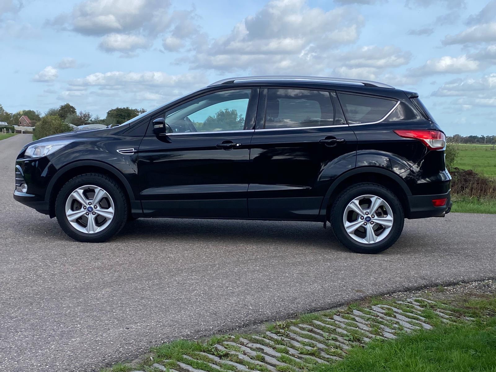 Ford Kuga 1.5 Titanium Styling Pack 4WD (2016), foto 17