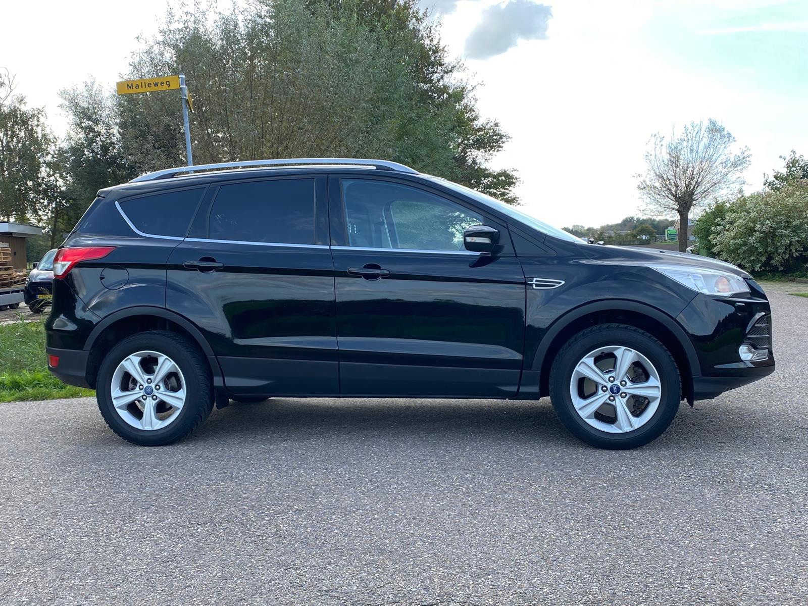 Ford Kuga 1.5 Titanium Styling Pack 4WD (2016), foto 9