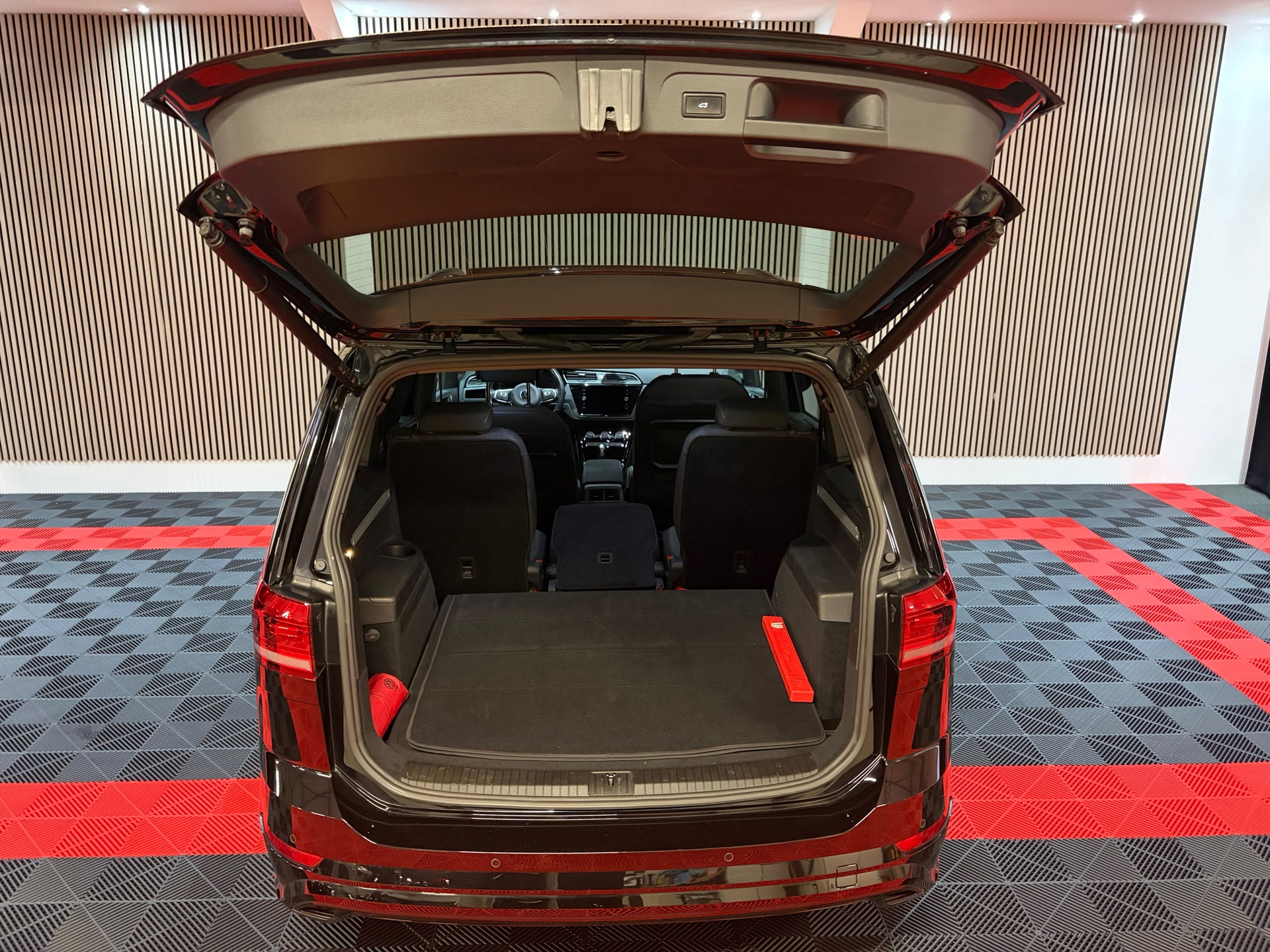 Volkswagen Touran 1.5 TSI Highline Executive R-Line-pakket 7p (2022), foto 17