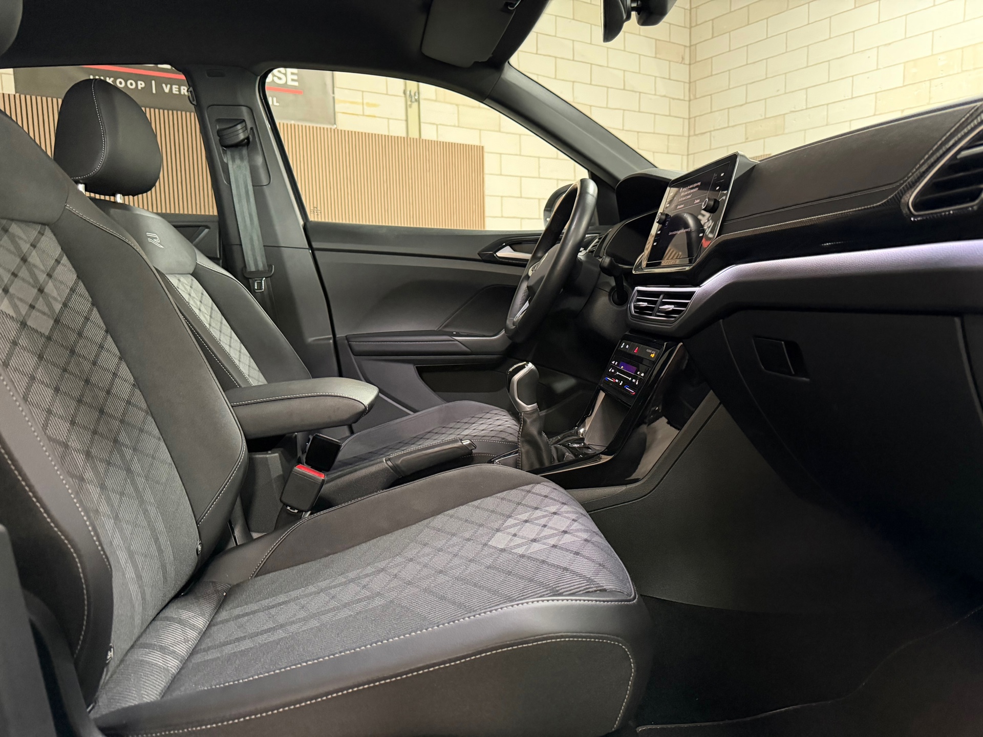 Volkswagen T-Cross 1.0 TSI R-Line (2024), foto 12