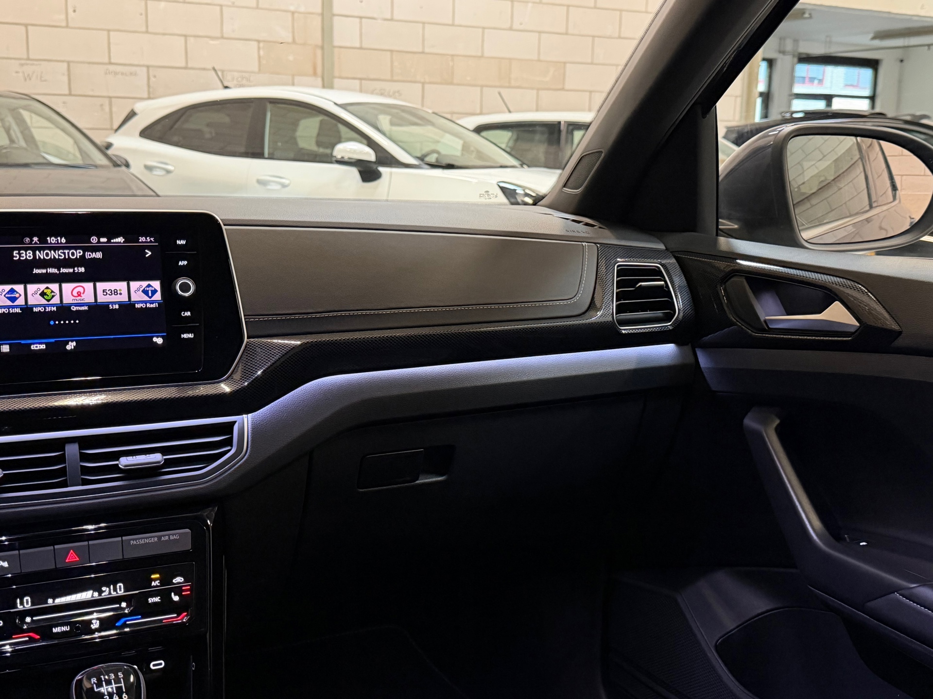 Volkswagen T-Cross 1.0 TSI R-Line (2024), foto 29