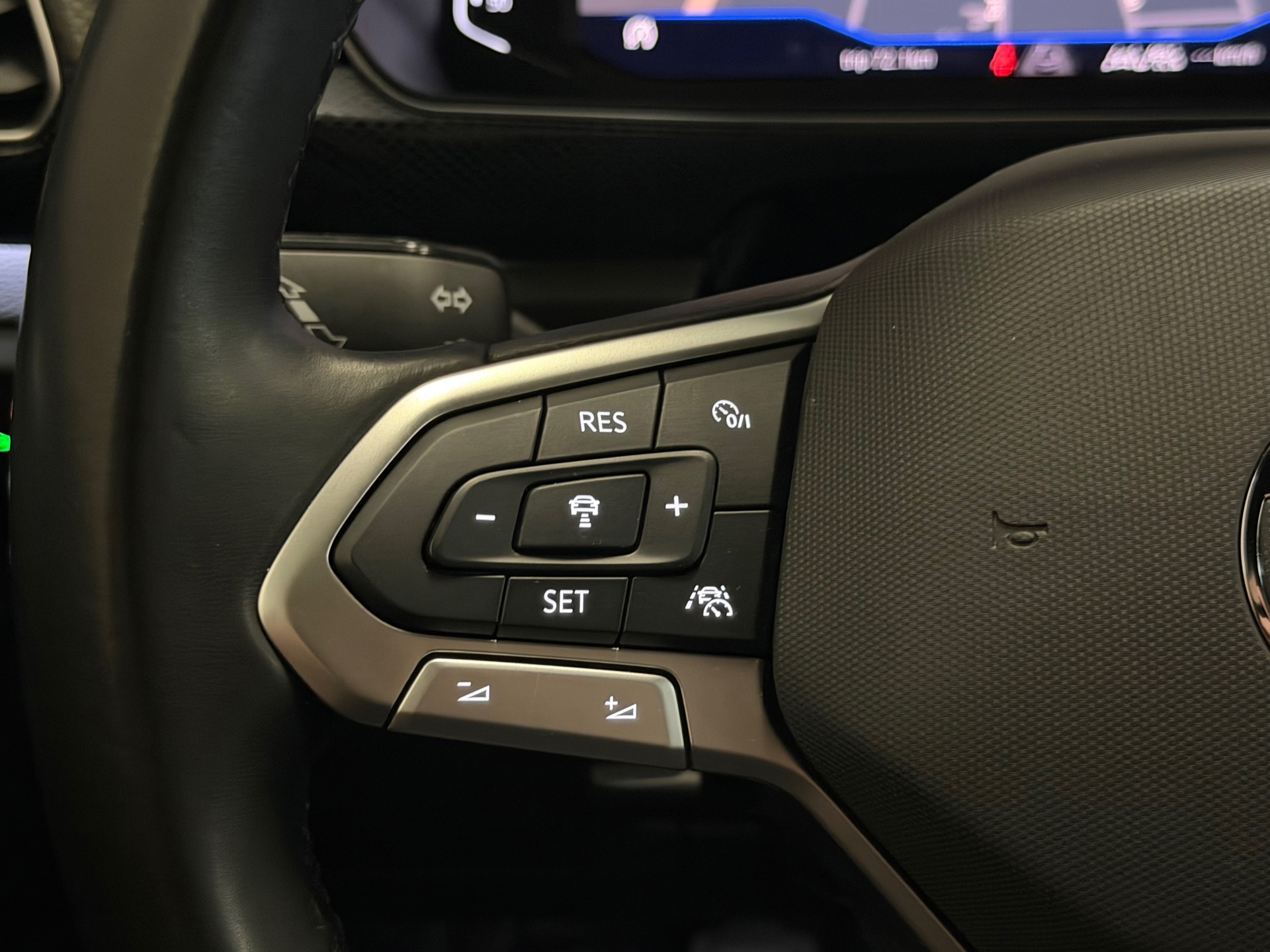 Volkswagen T-Cross 1.0 TSI R-Line (2024), foto 30