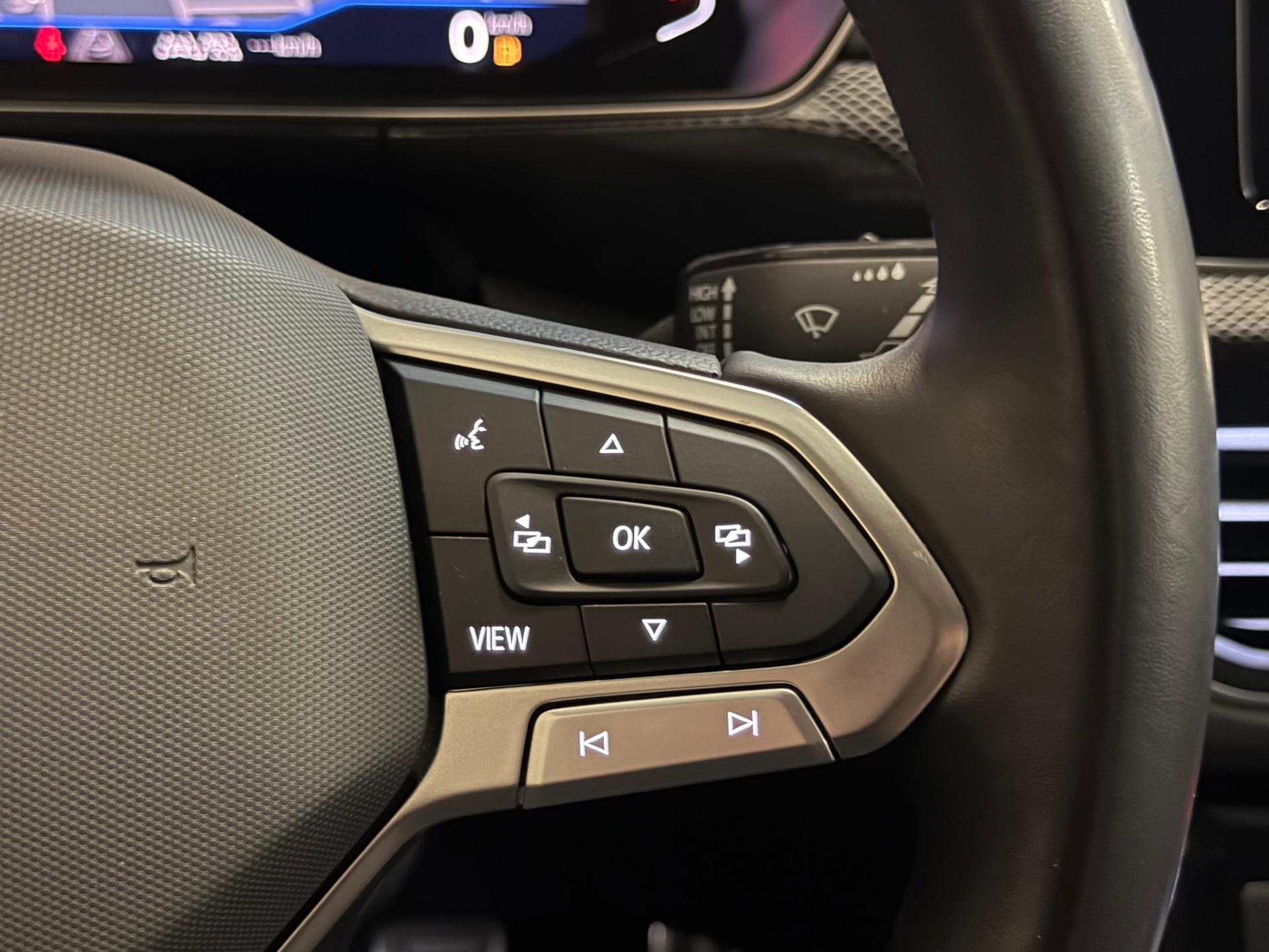 Volkswagen T-Cross 1.0 TSI R-Line (2024), foto 31