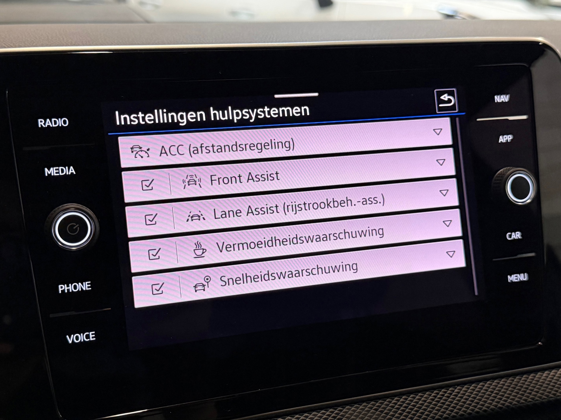 Volkswagen T-Cross 1.0 TSI R-Line (2024), foto 34