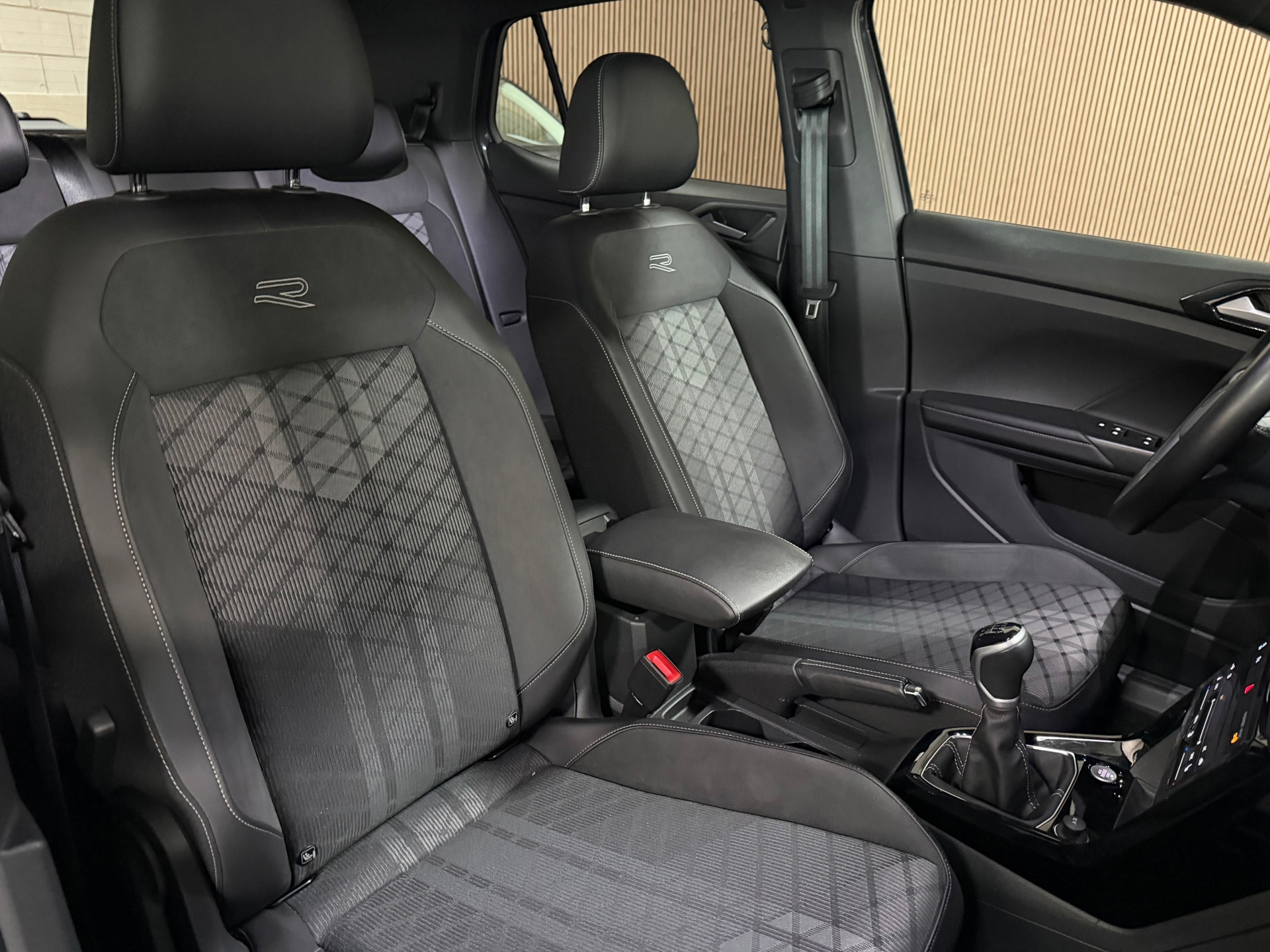 Volkswagen T-Cross 1.0 TSI R-Line (2024), foto 39