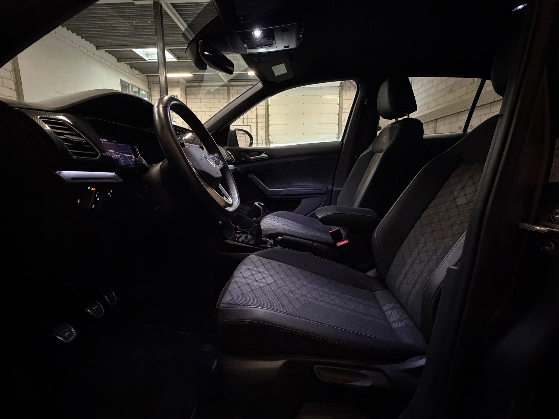Volkswagen T-Cross 1.0 TSI R-Line (2024), foto 8