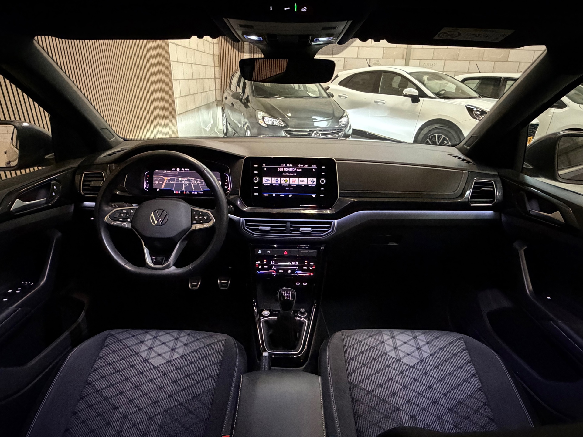 Volkswagen T-Cross 1.0 TSI R-Line (2024), foto 10