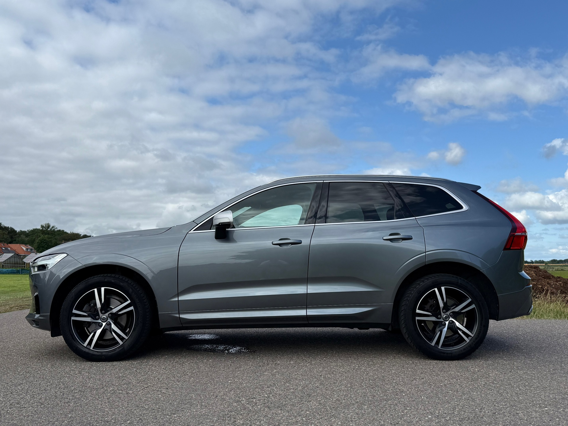 Volvo XC60 2.0 T4 R-Design (2019), foto 2