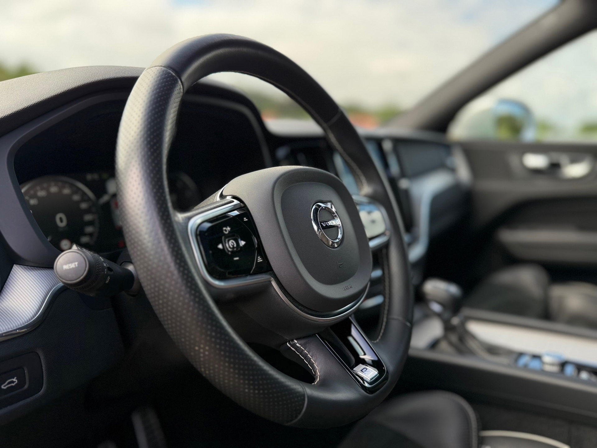 Volvo XC60 2.0 T4 R-Design (2019), foto 14