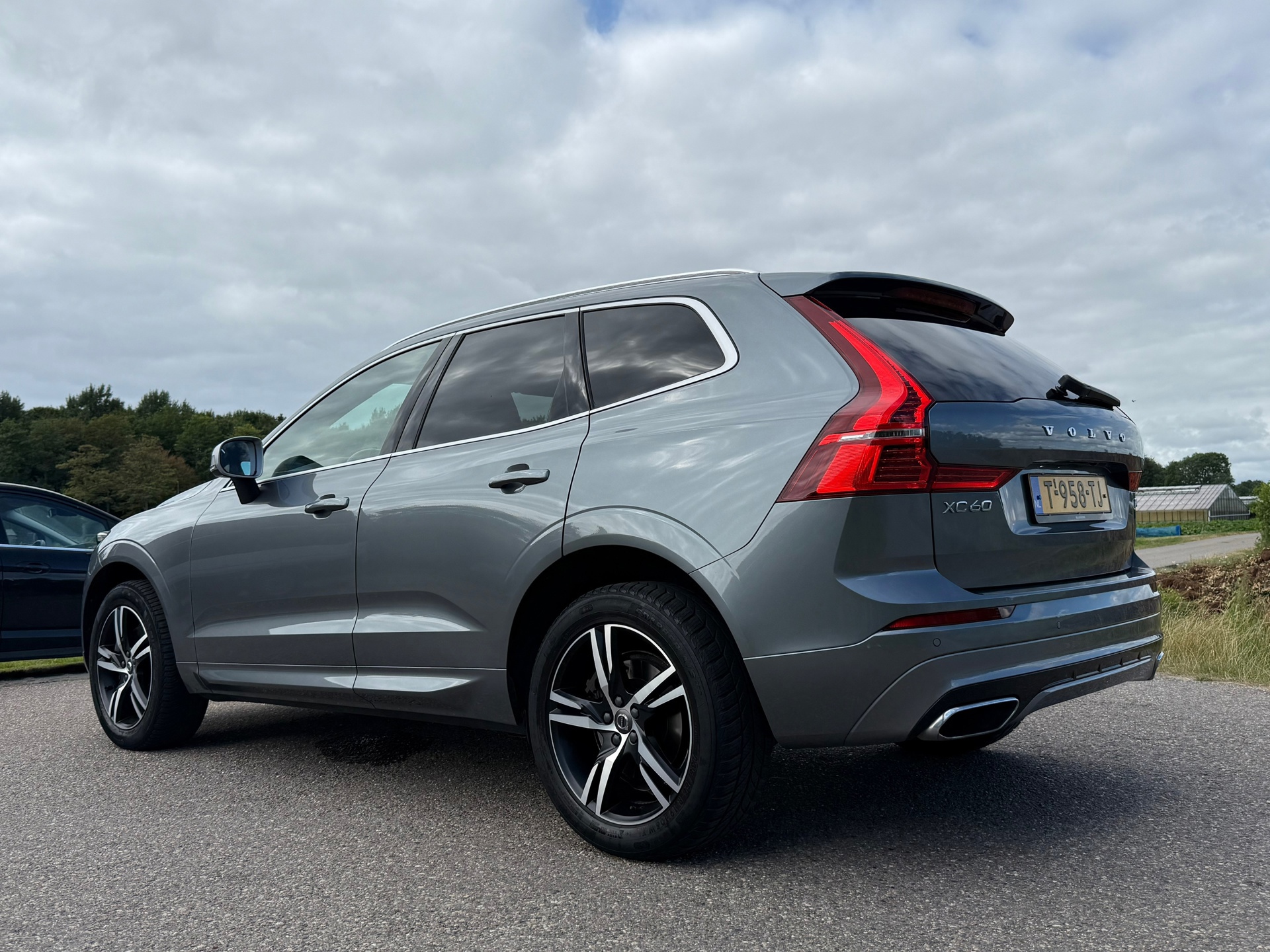 Volvo XC60 2.0 T4 R-Design (2019), foto 3