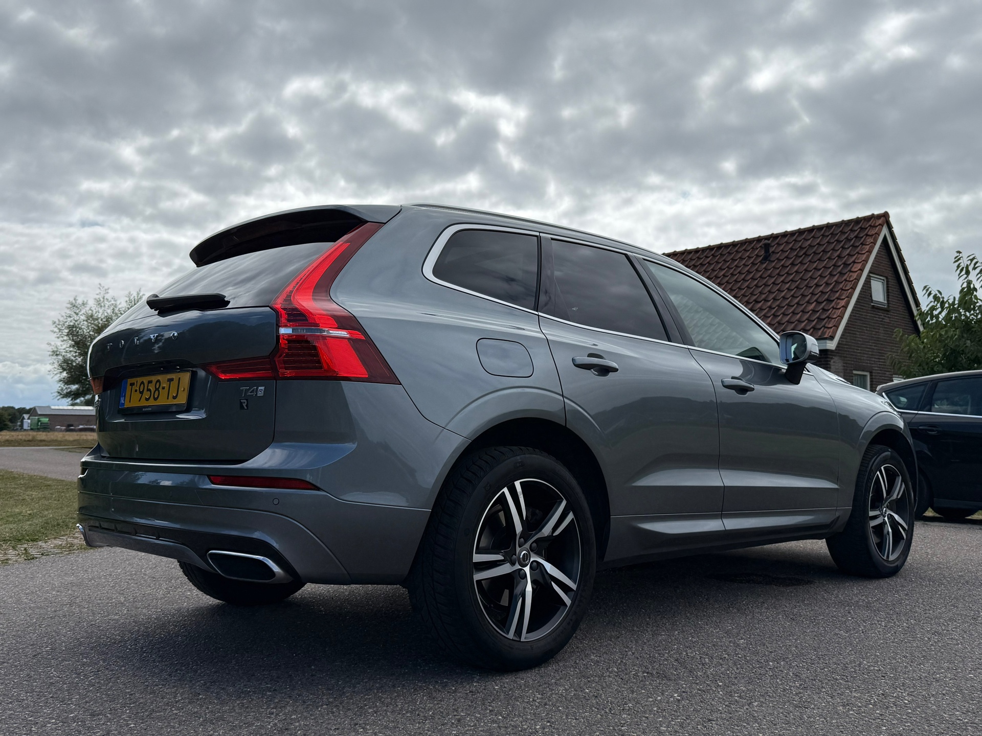 Volvo XC60 2.0 T4 R-Design (2019), foto 27