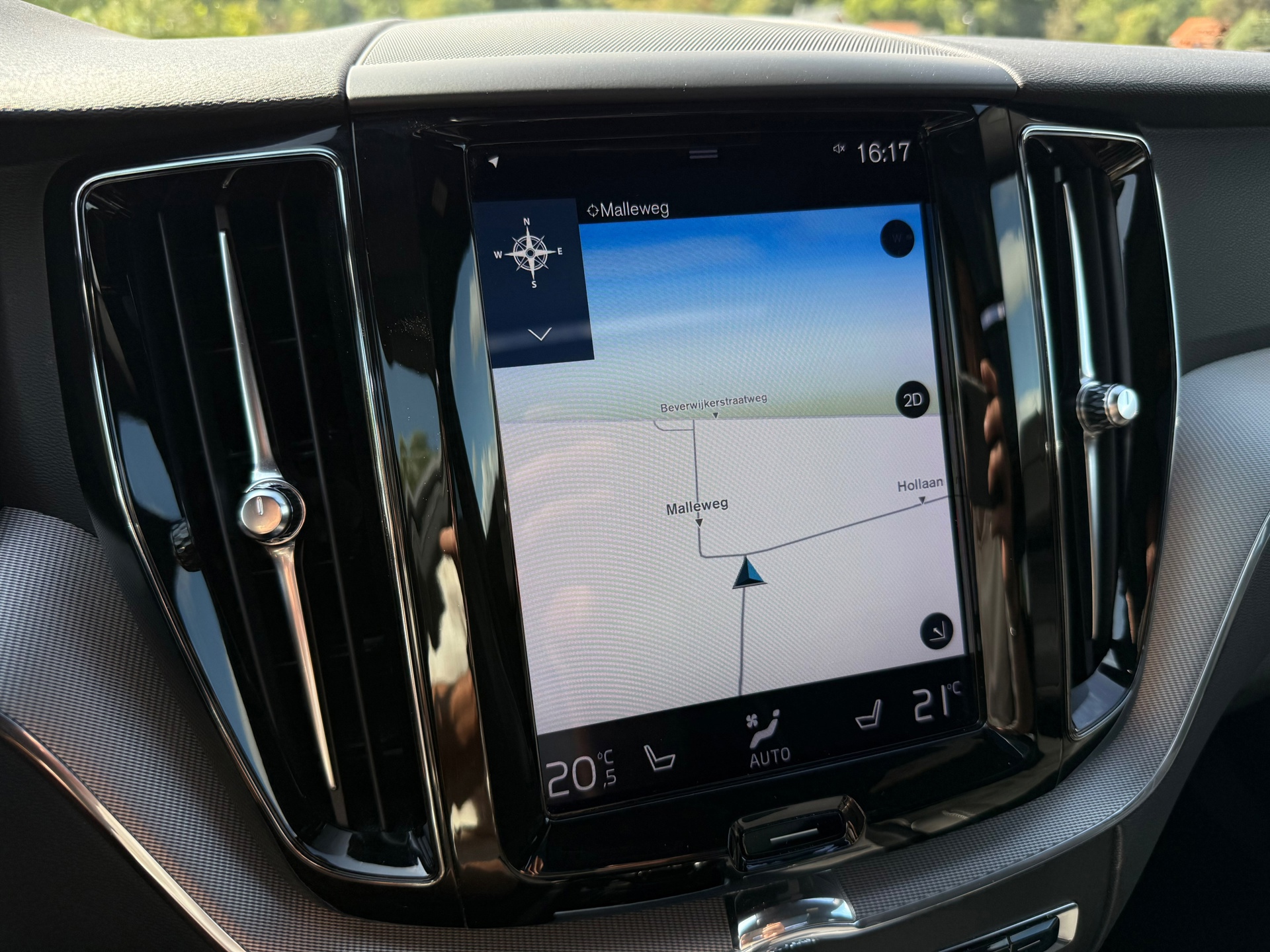 Volvo XC60 2.0 T4 R-Design (2019), foto 5