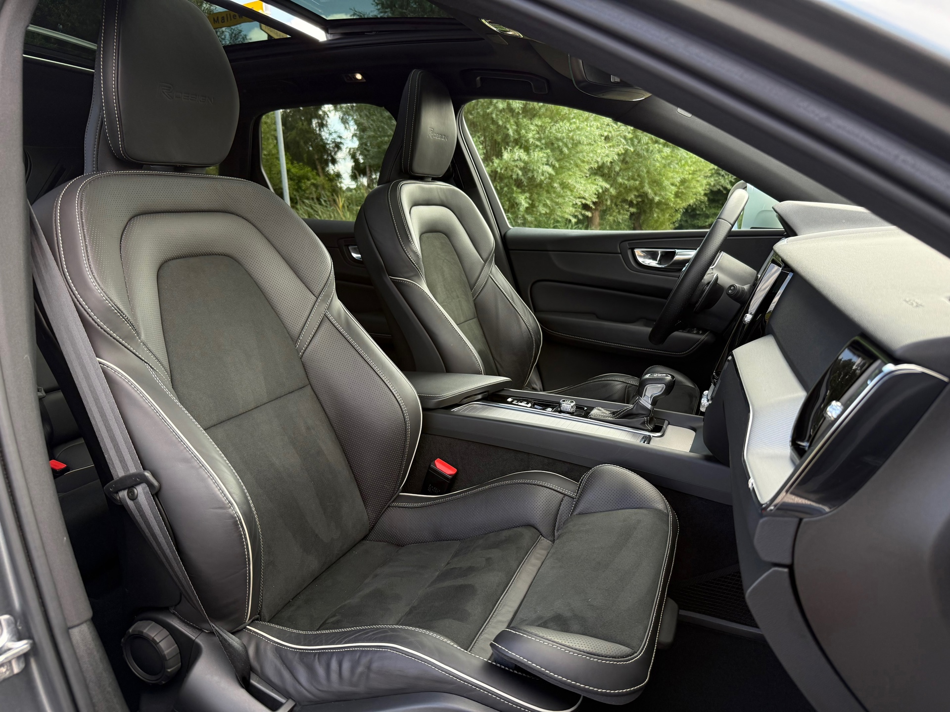 Volvo XC60 2.0 T4 R-Design (2019), foto 10