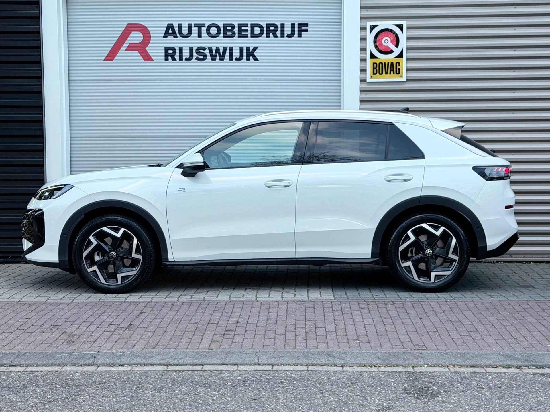 Volkswagen T-Roc 1.5 eTSI R-Line Matrix (2026), foto 2