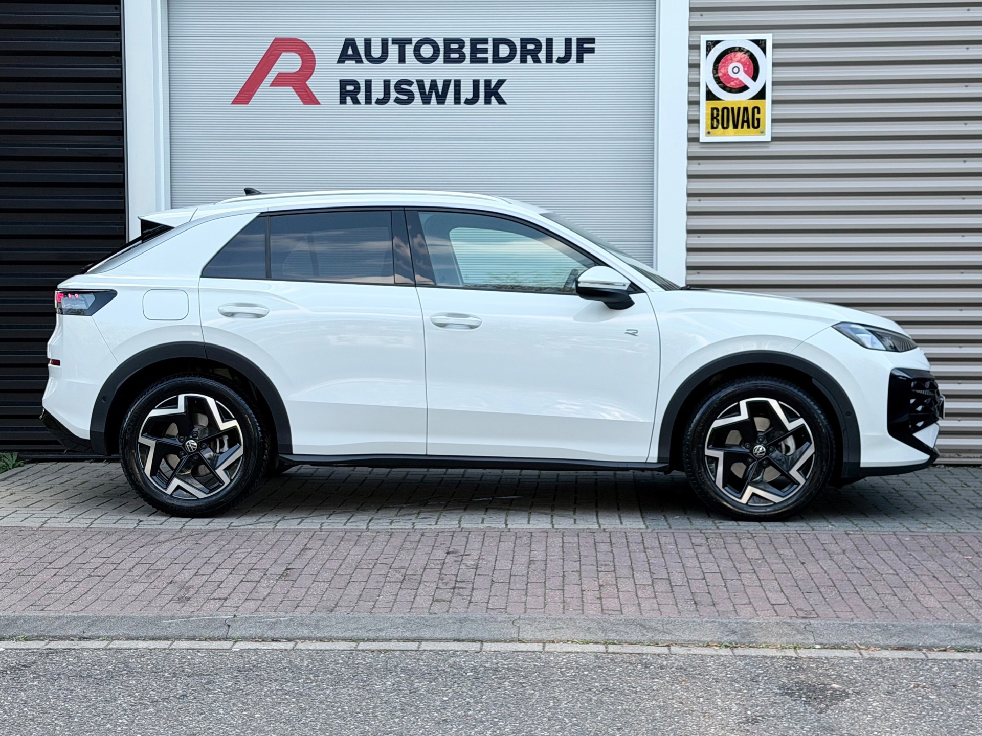 Volkswagen T-Roc 1.5 eTSI R-Line Matrix (2026), foto 5