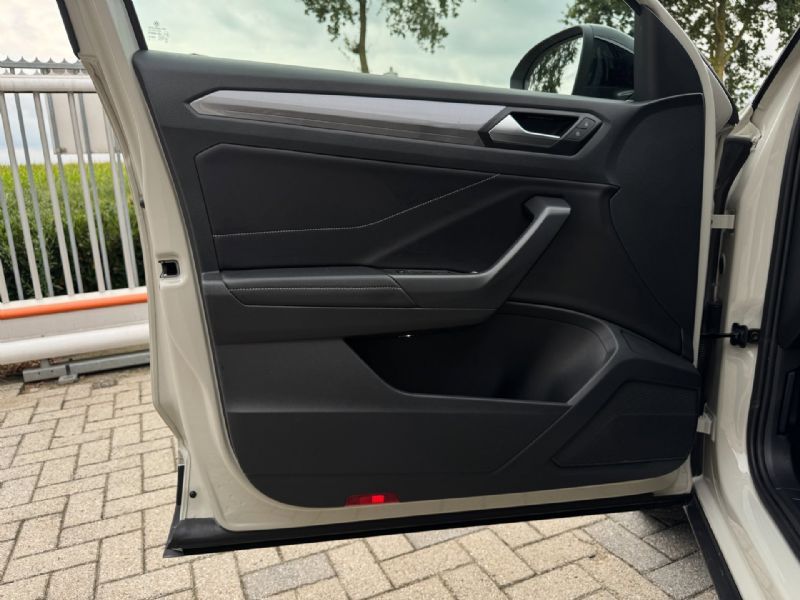 Volkswagen T-Roc 1.0 TSI Style IQ-Light (2023), foto 10
